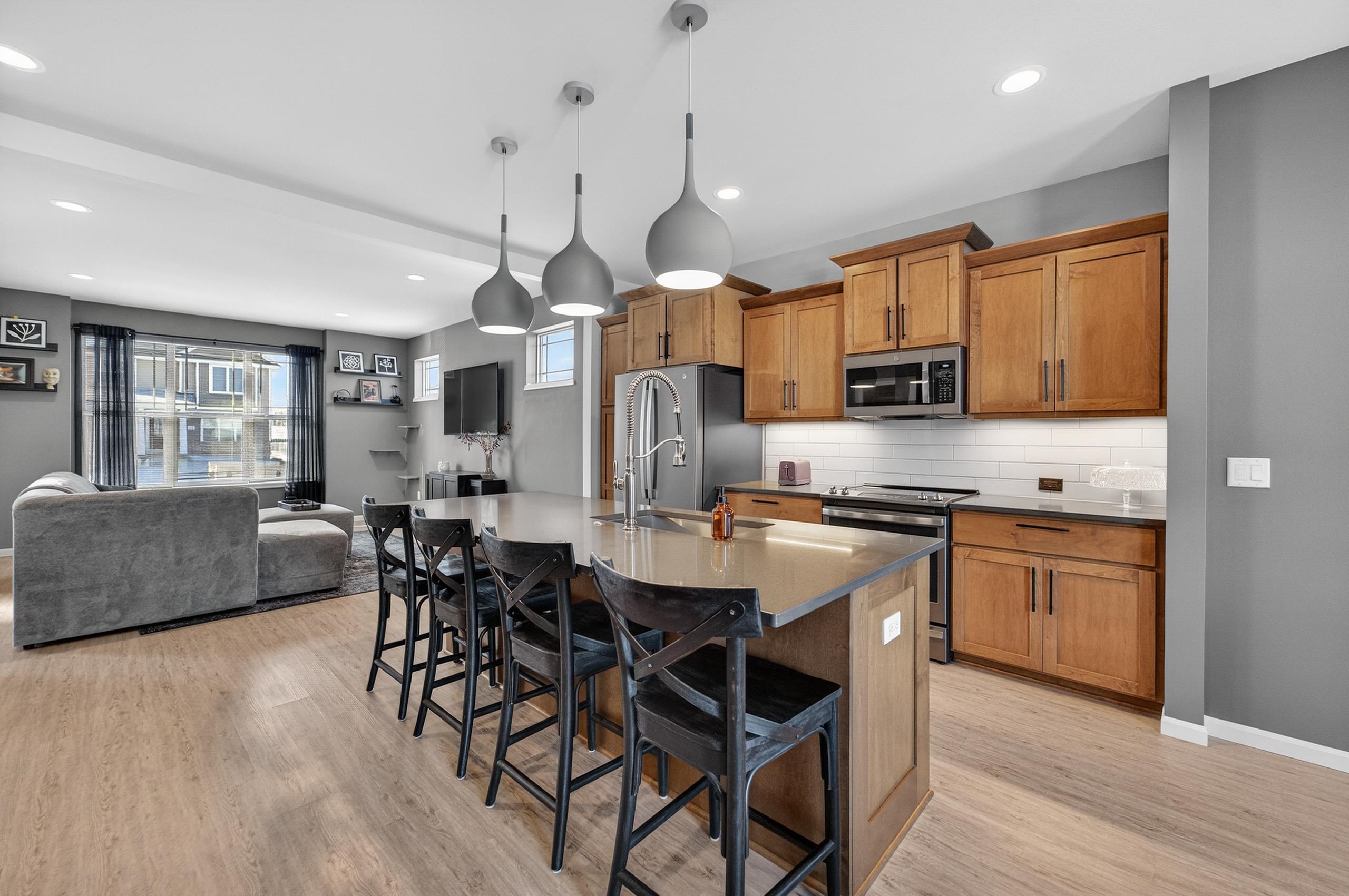 828 Shadowwood Trail