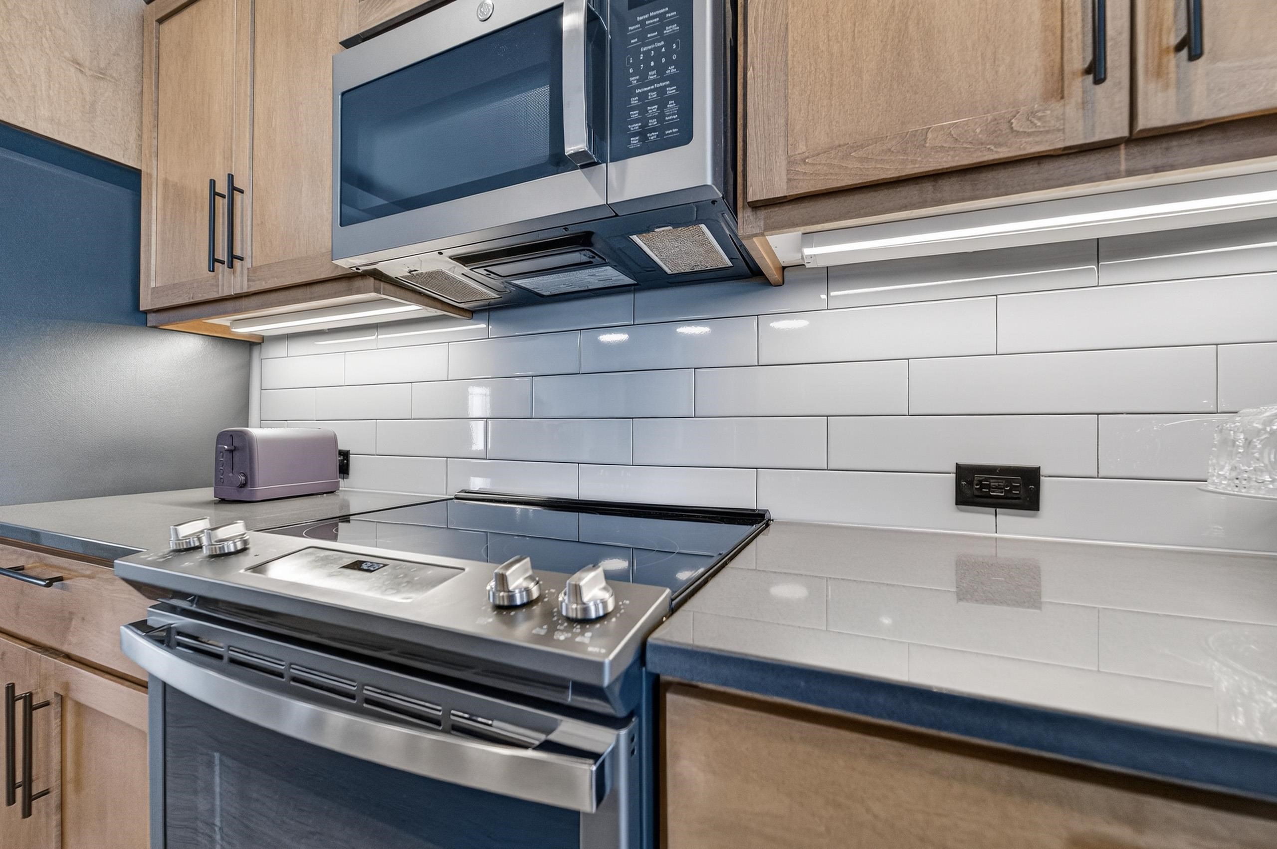 828 Shadowwood Trail