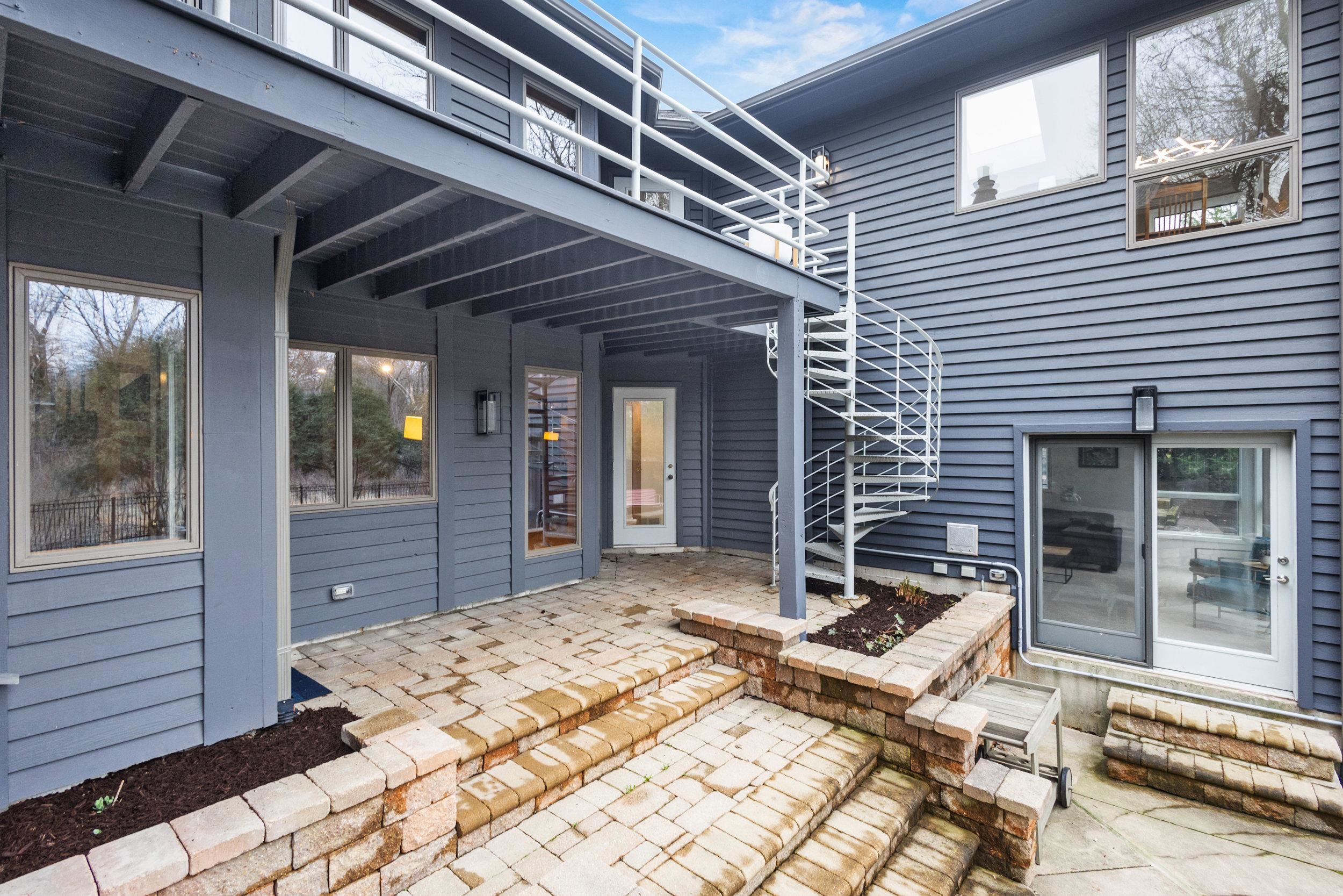 828 Tamarack Way