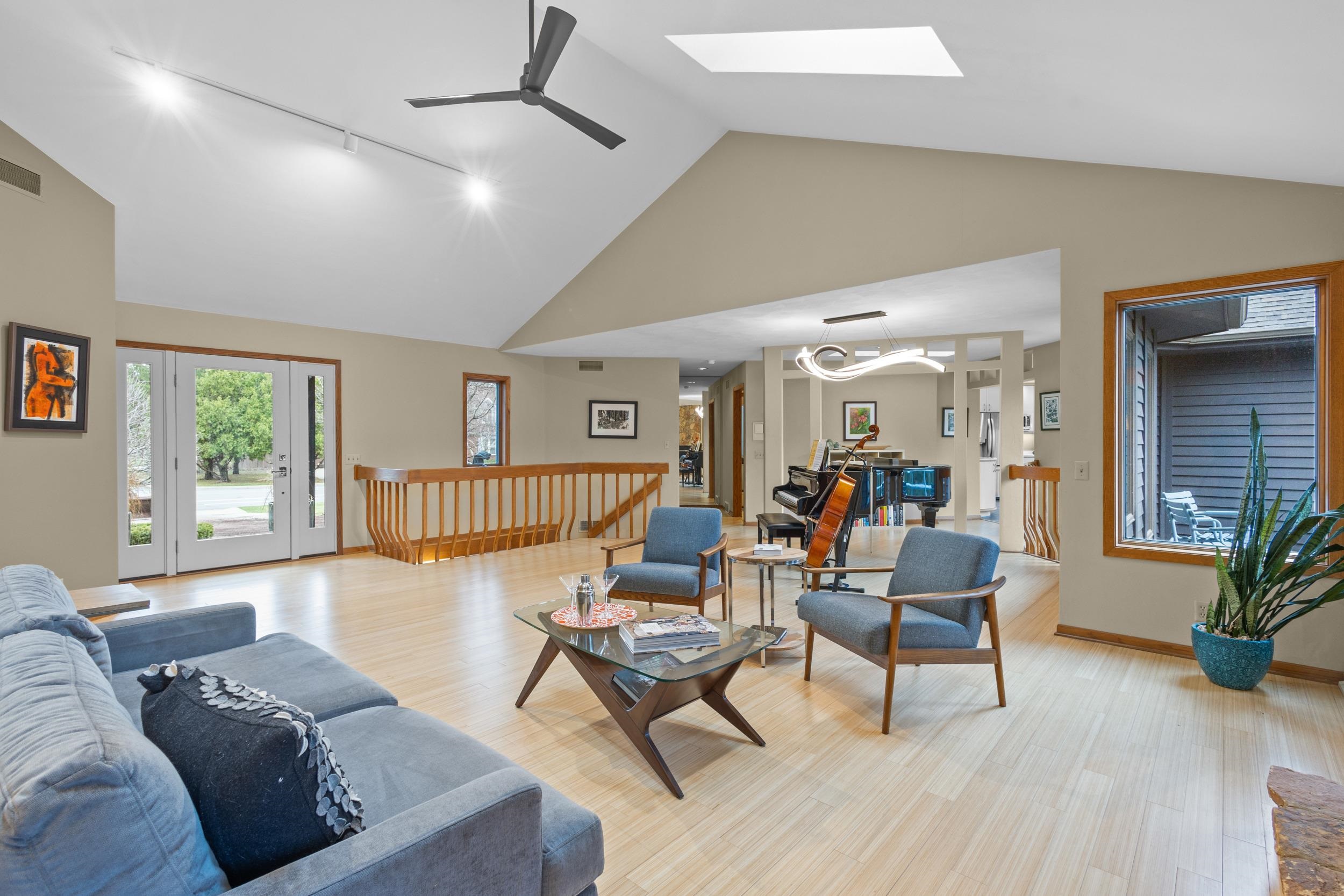 828 Tamarack Way