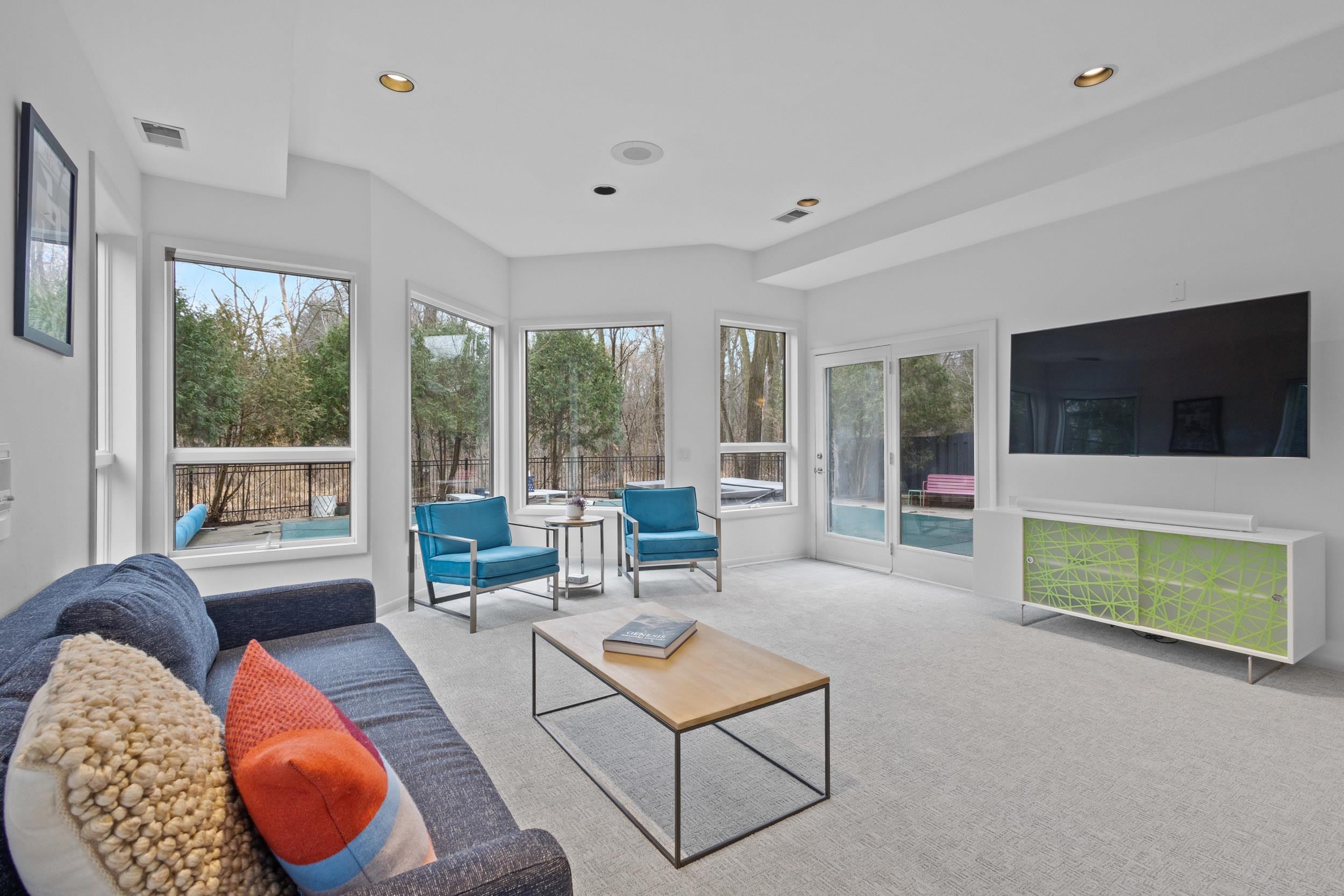 828 Tamarack Way