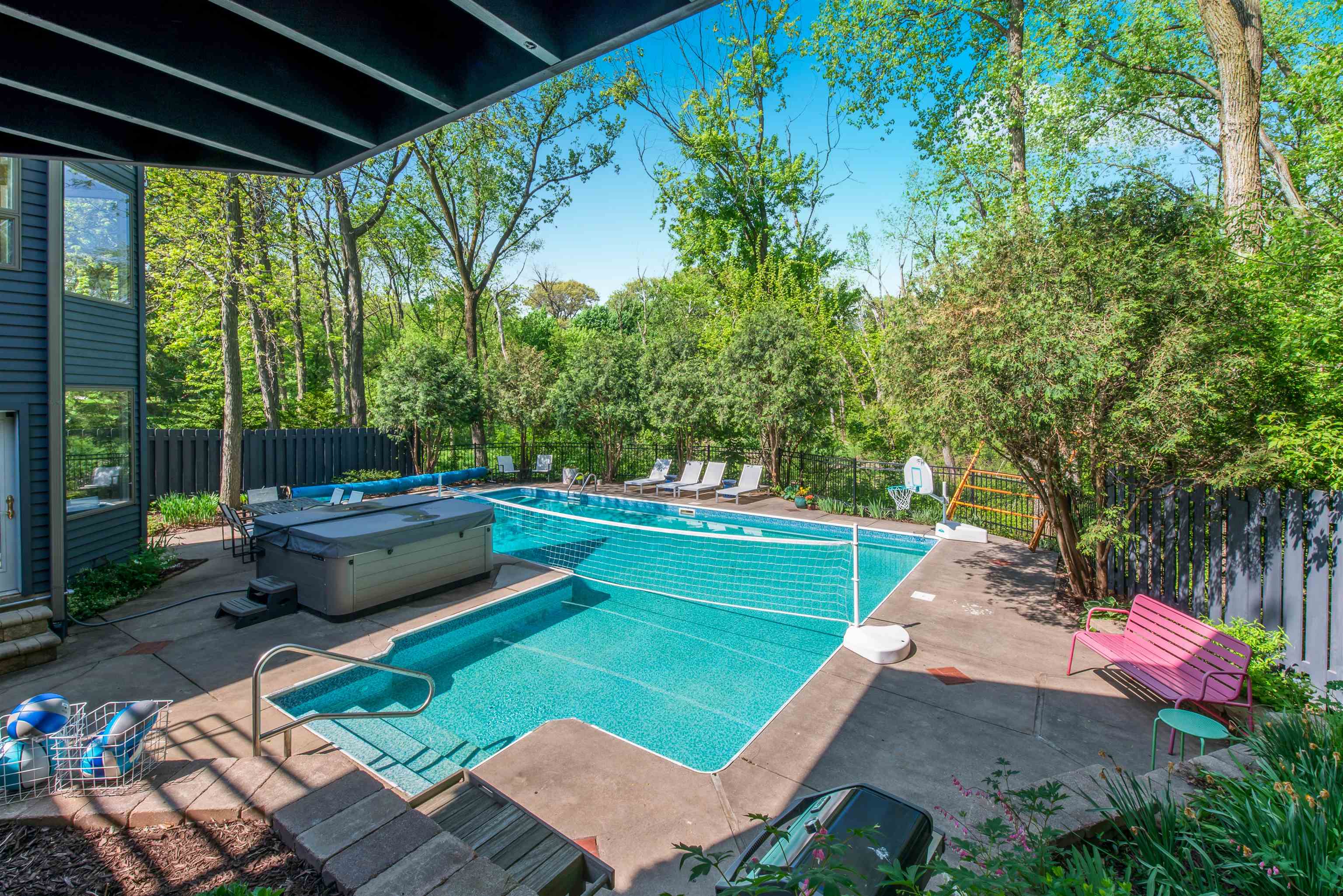 828 Tamarack Way