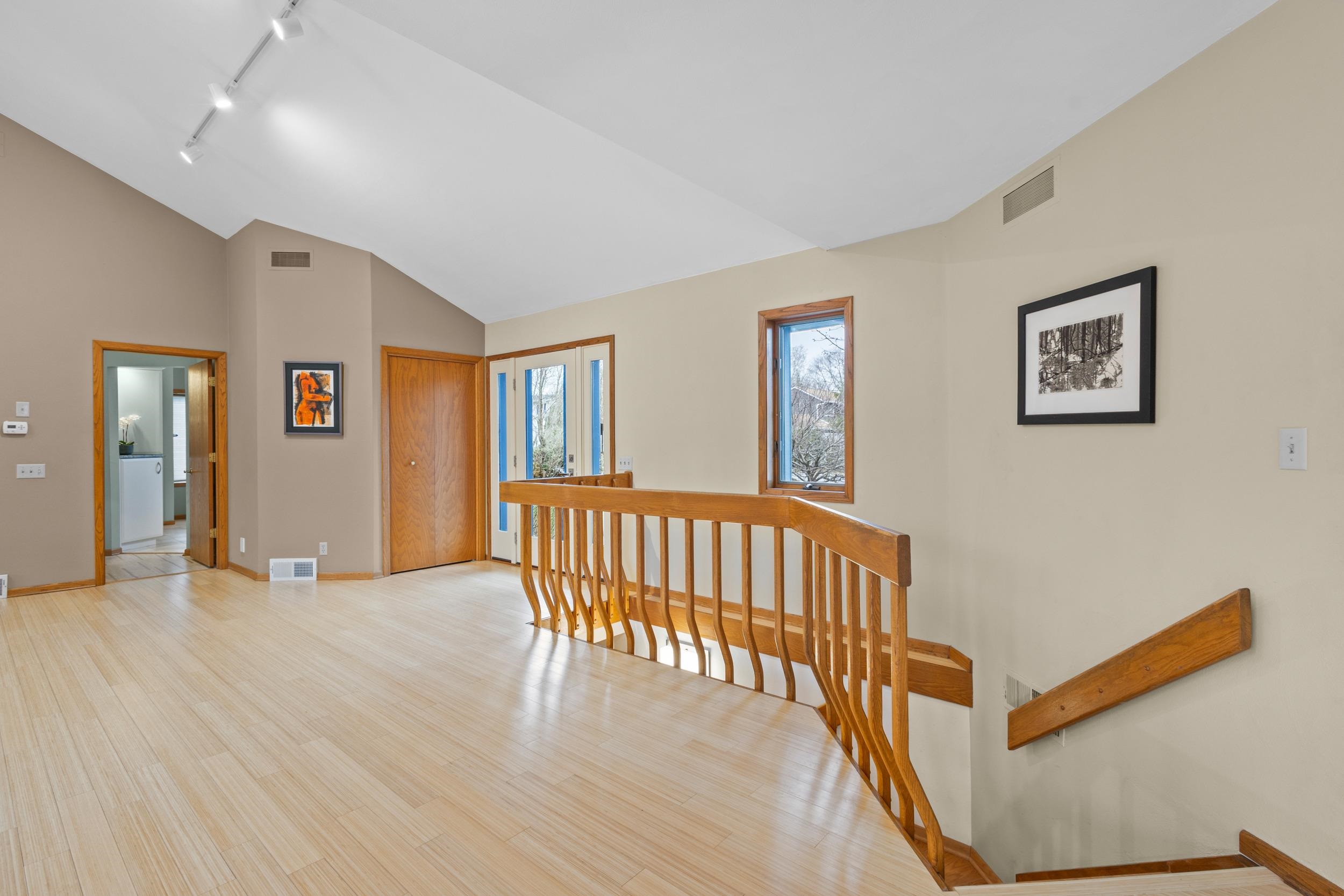 828 Tamarack Way