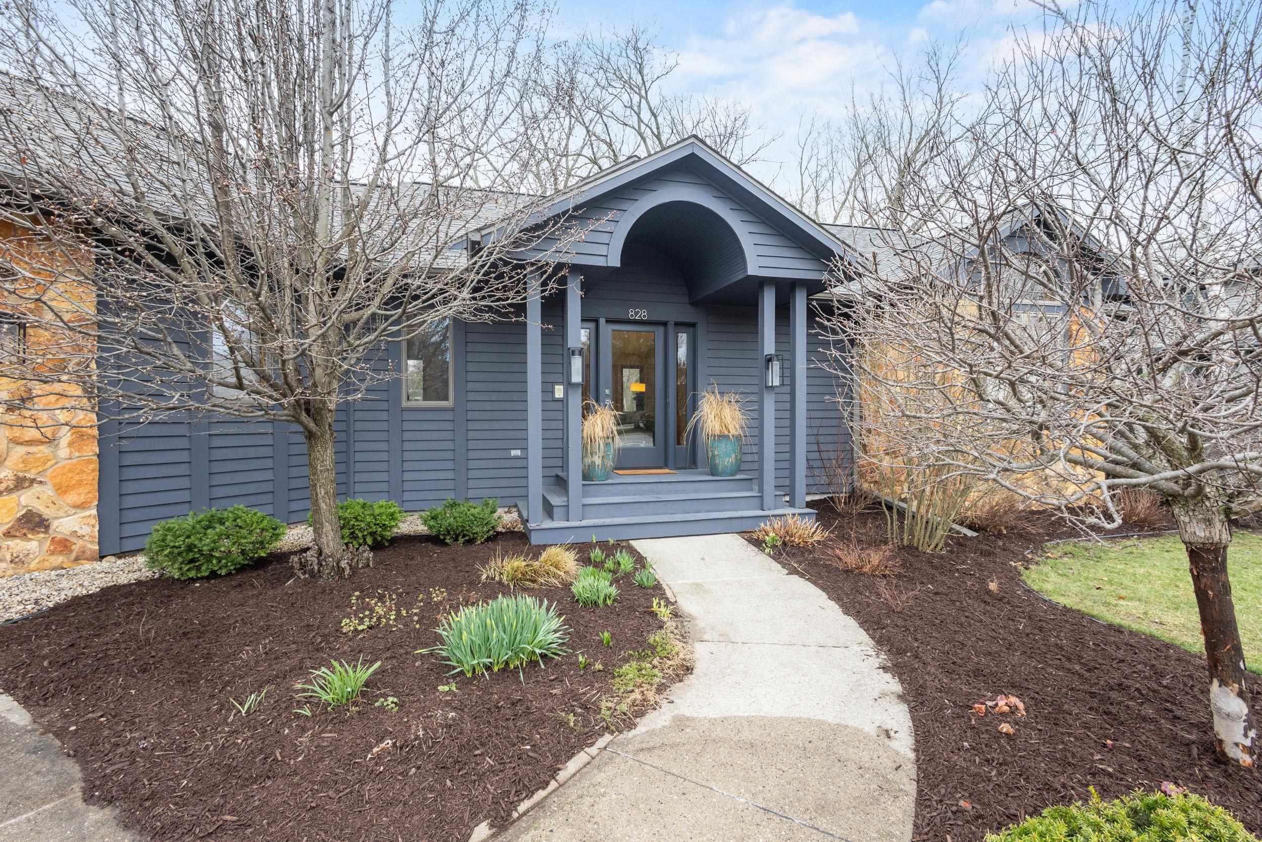 828 Tamarack Way