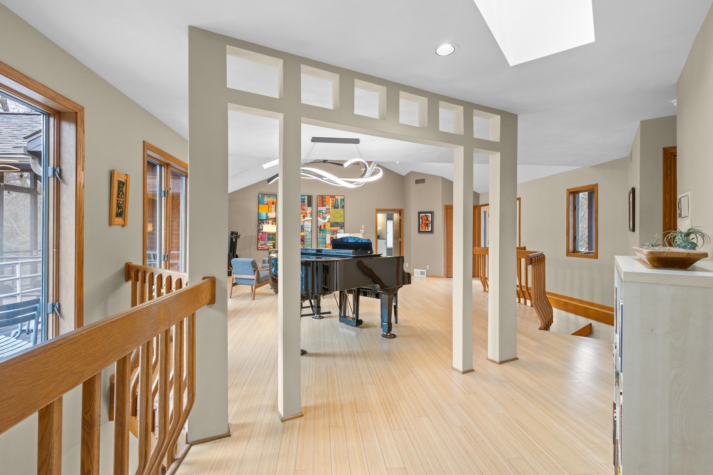 828 Tamarack Way