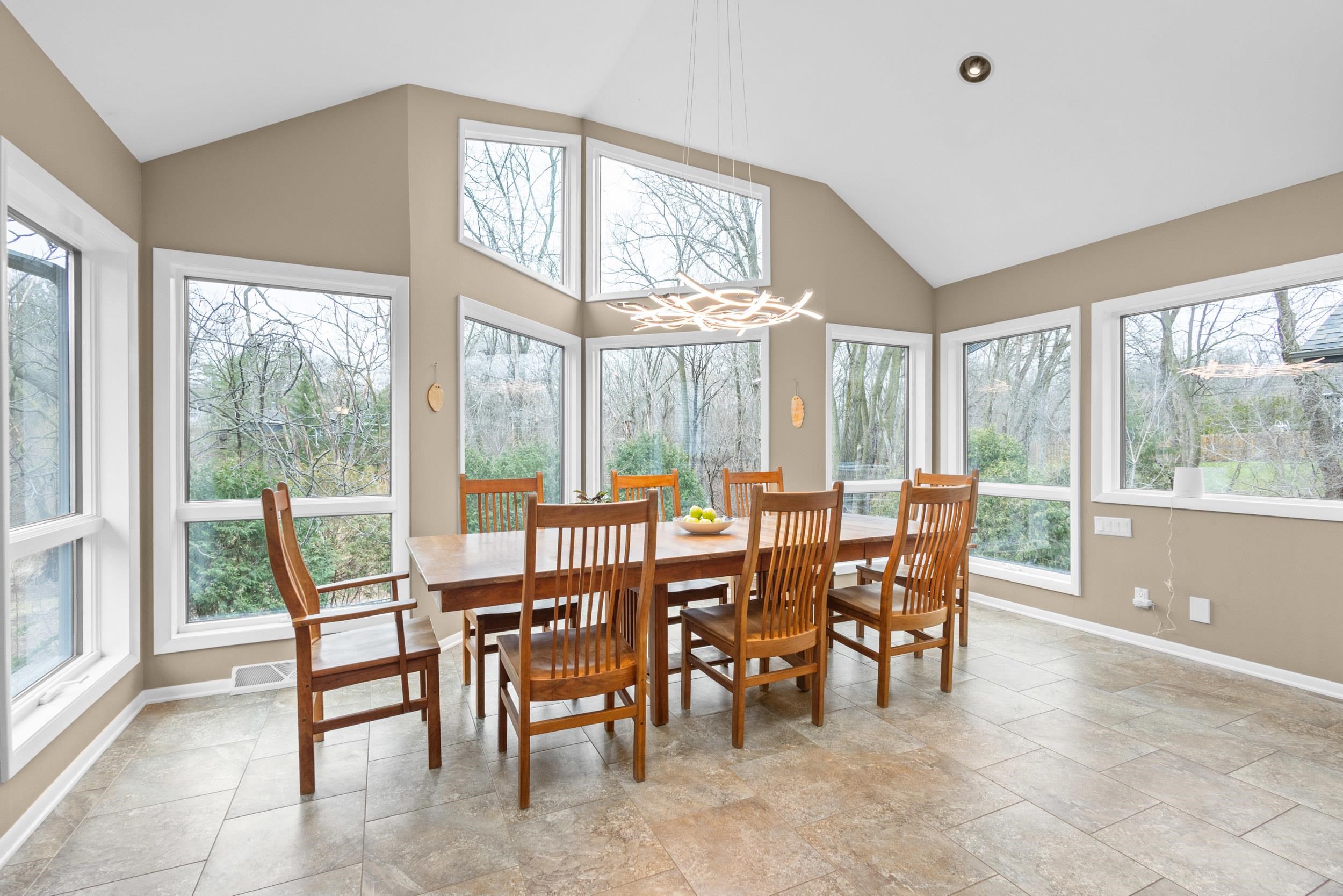 828 Tamarack Way