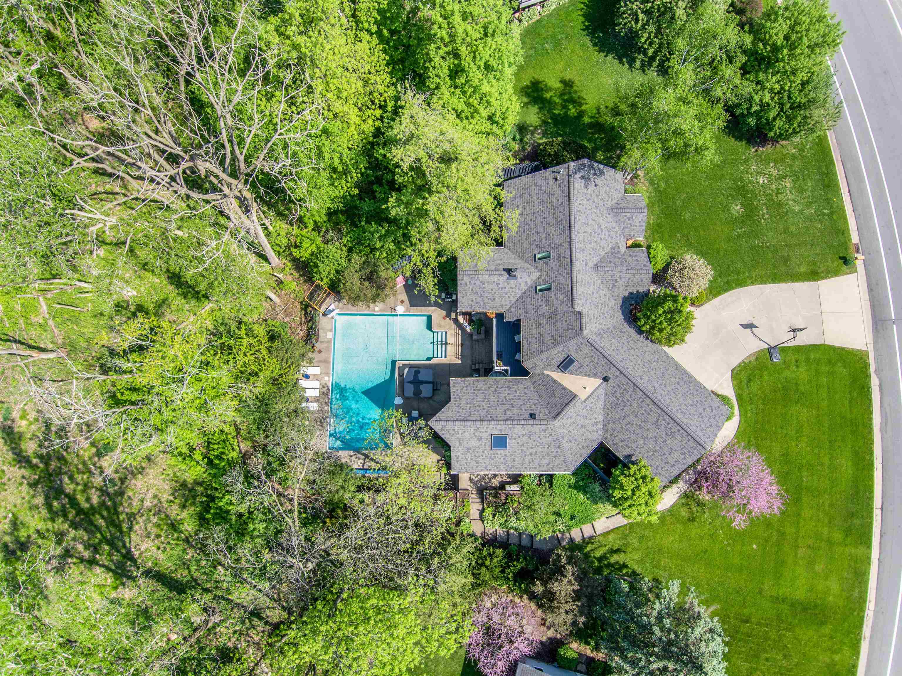 828 Tamarack Way