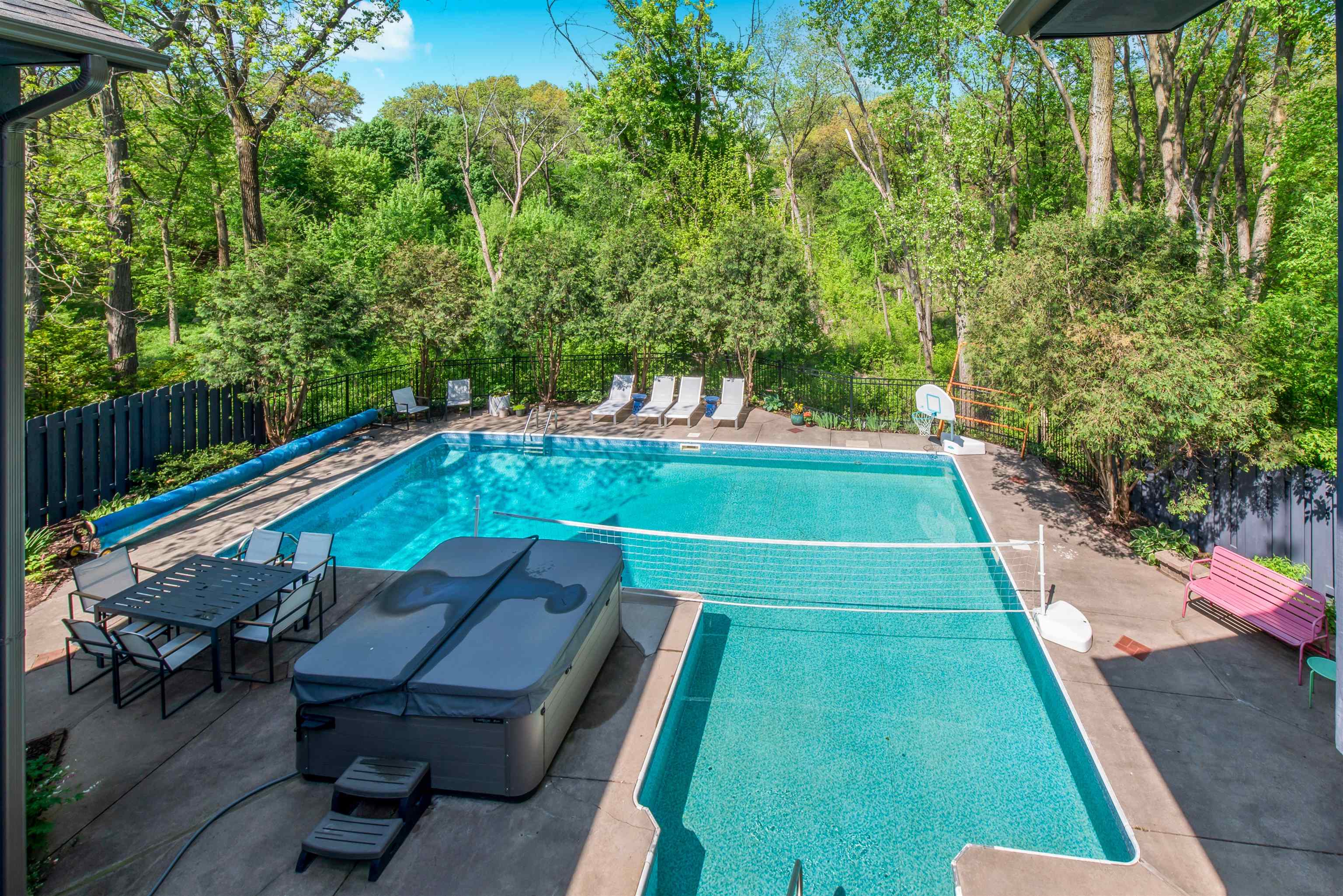 828 Tamarack Way