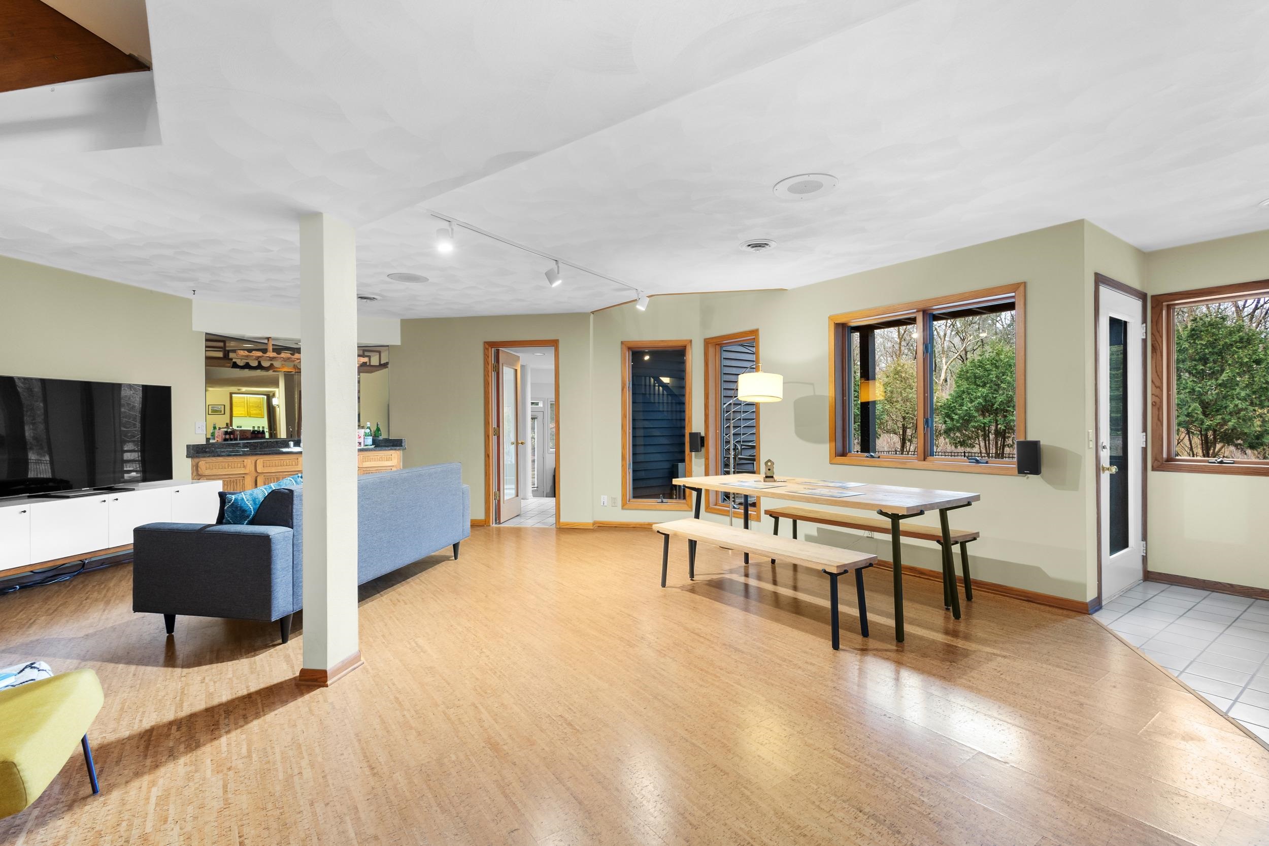 828 Tamarack Way