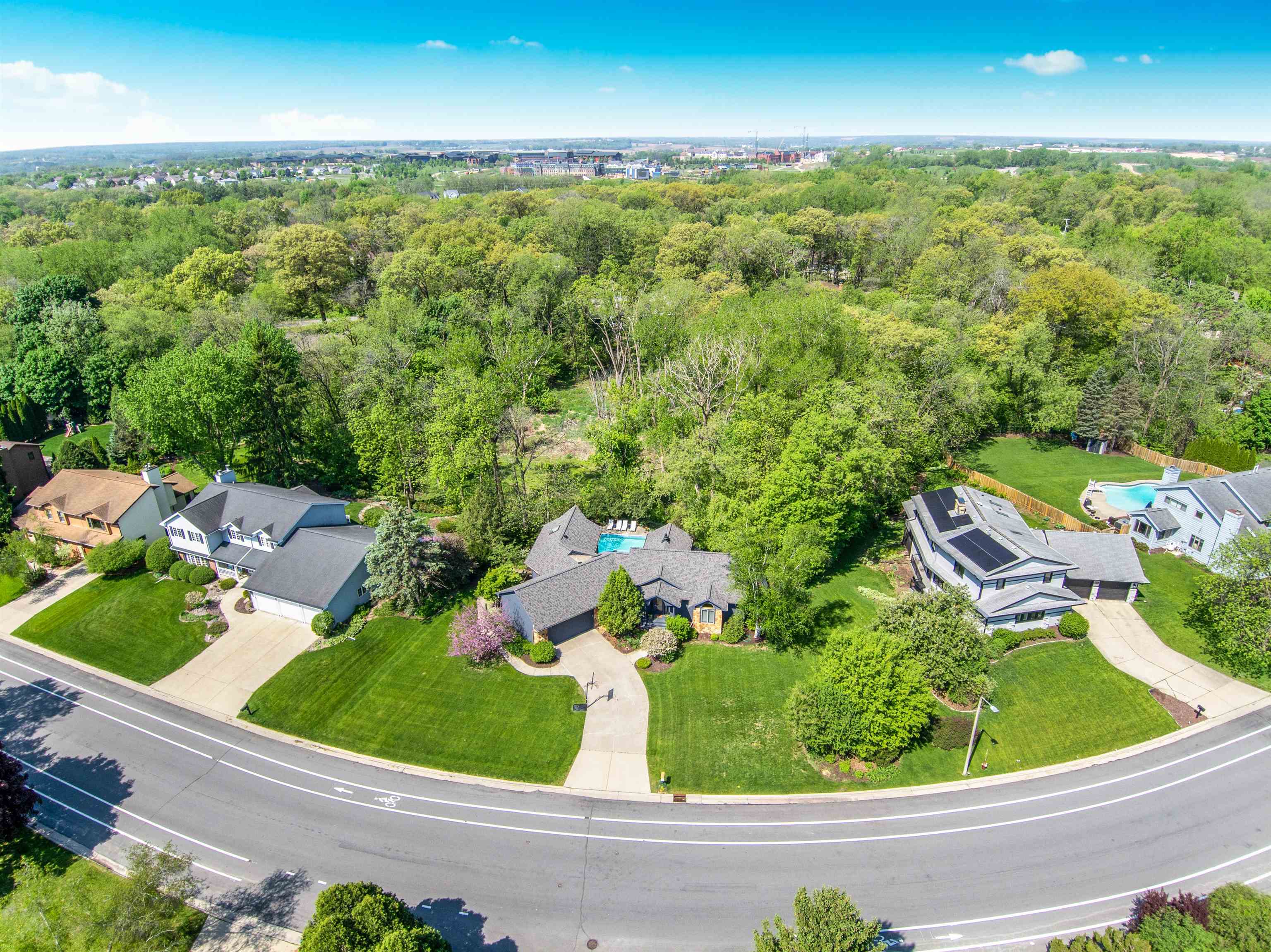 828 Tamarack Way