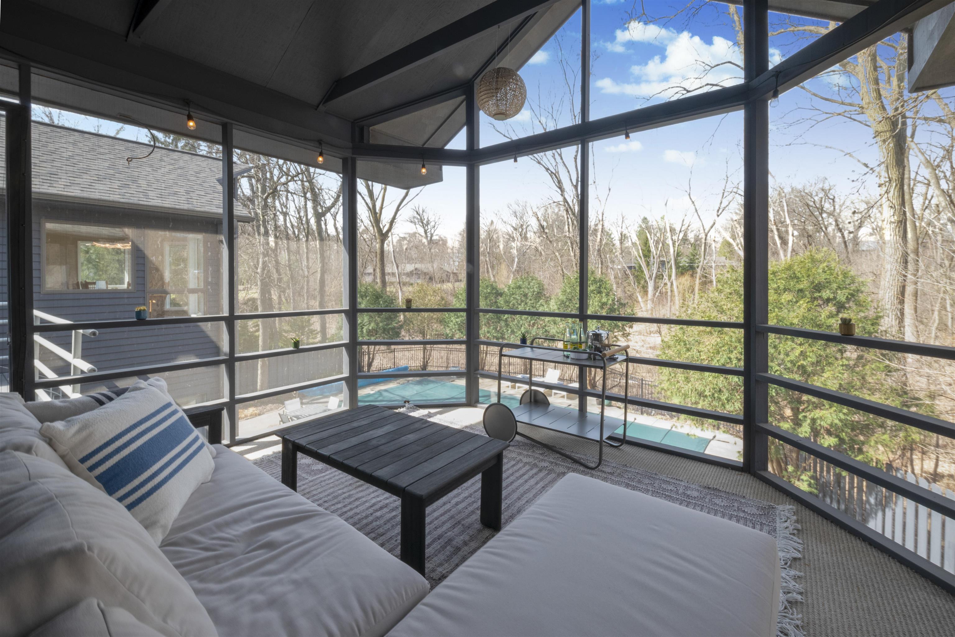 828 Tamarack Way