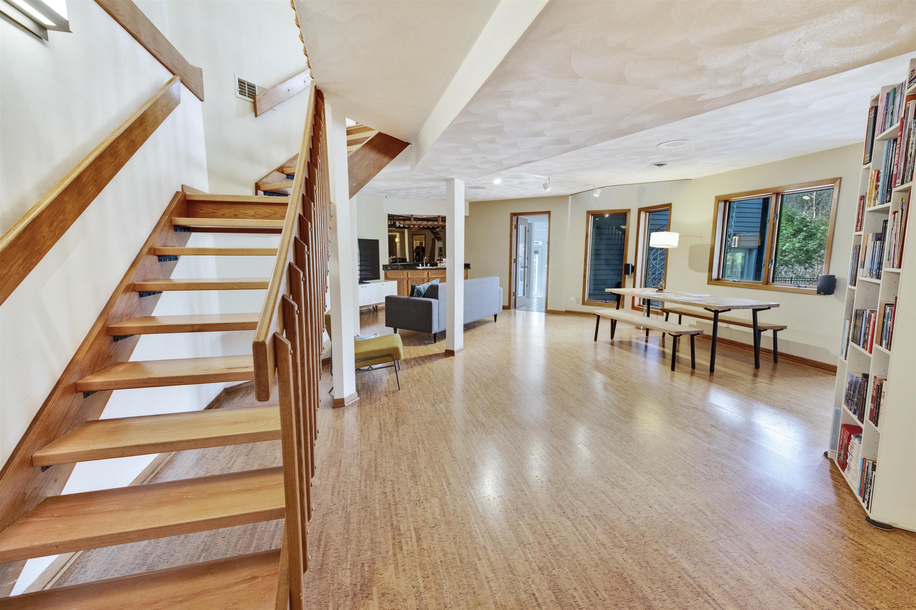 828 Tamarack Way