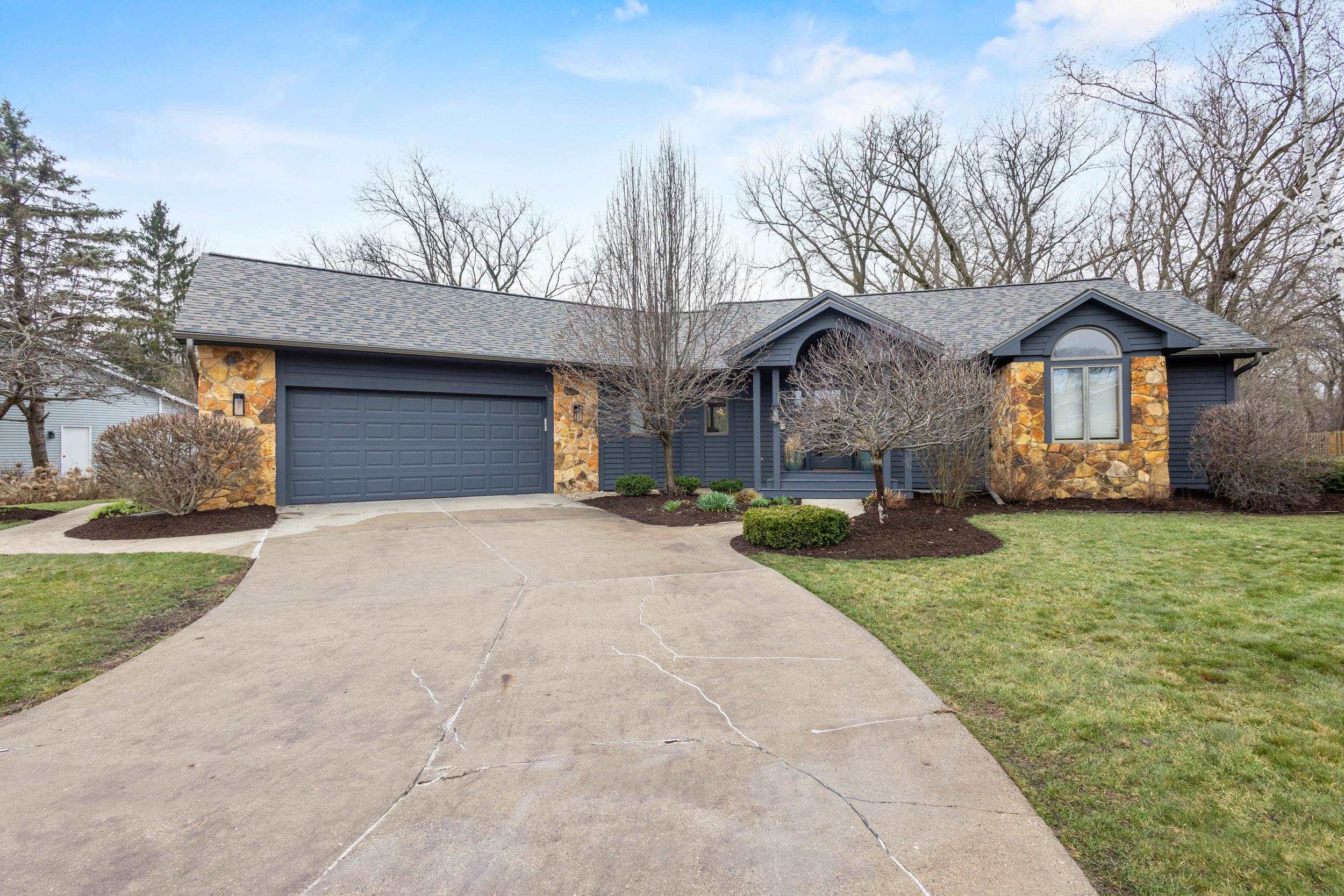828 Tamarack Way