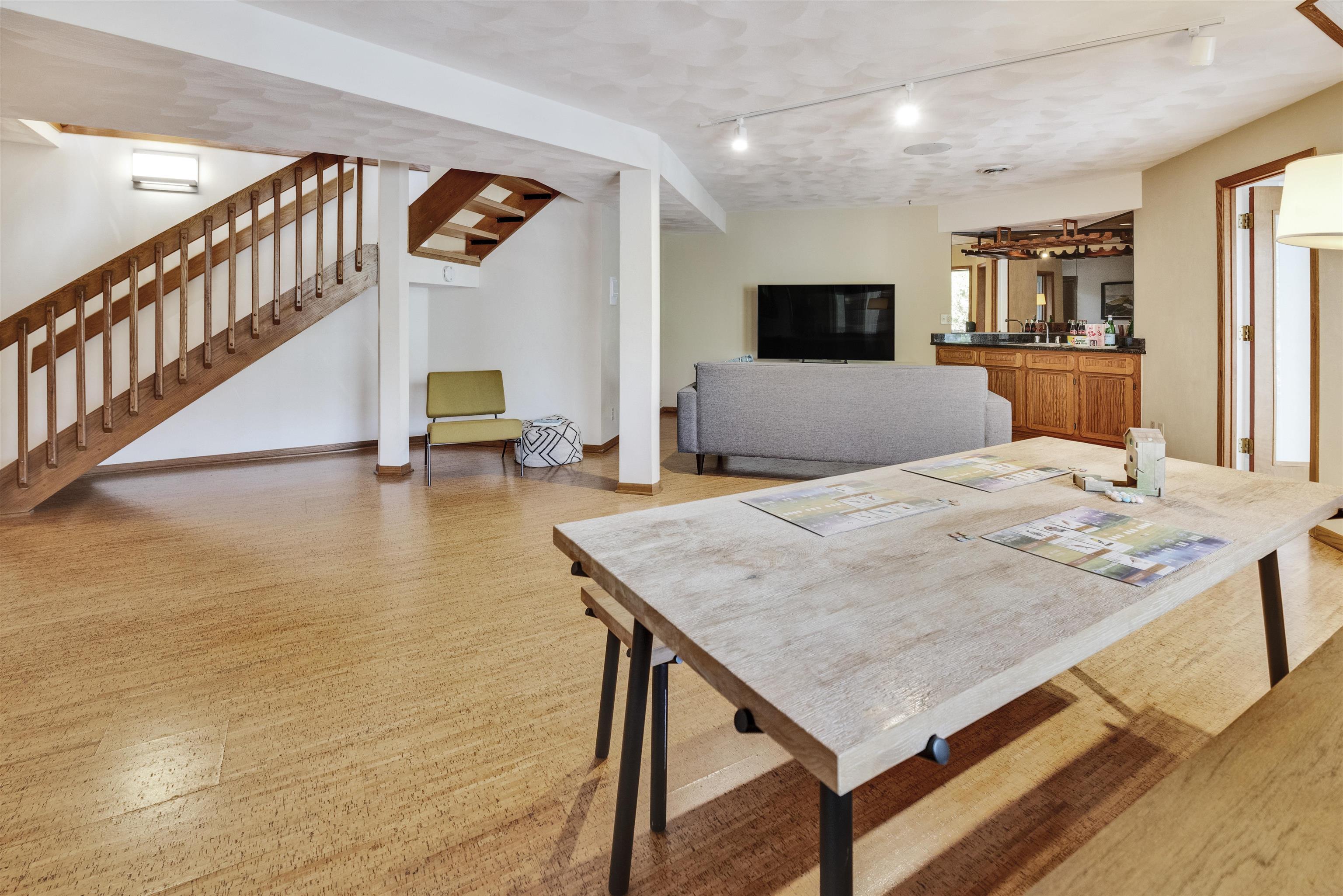 828 Tamarack Way