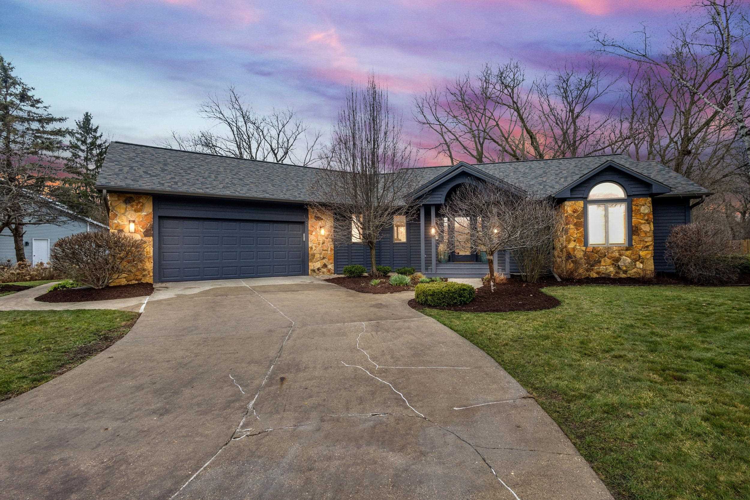 828 Tamarack Way