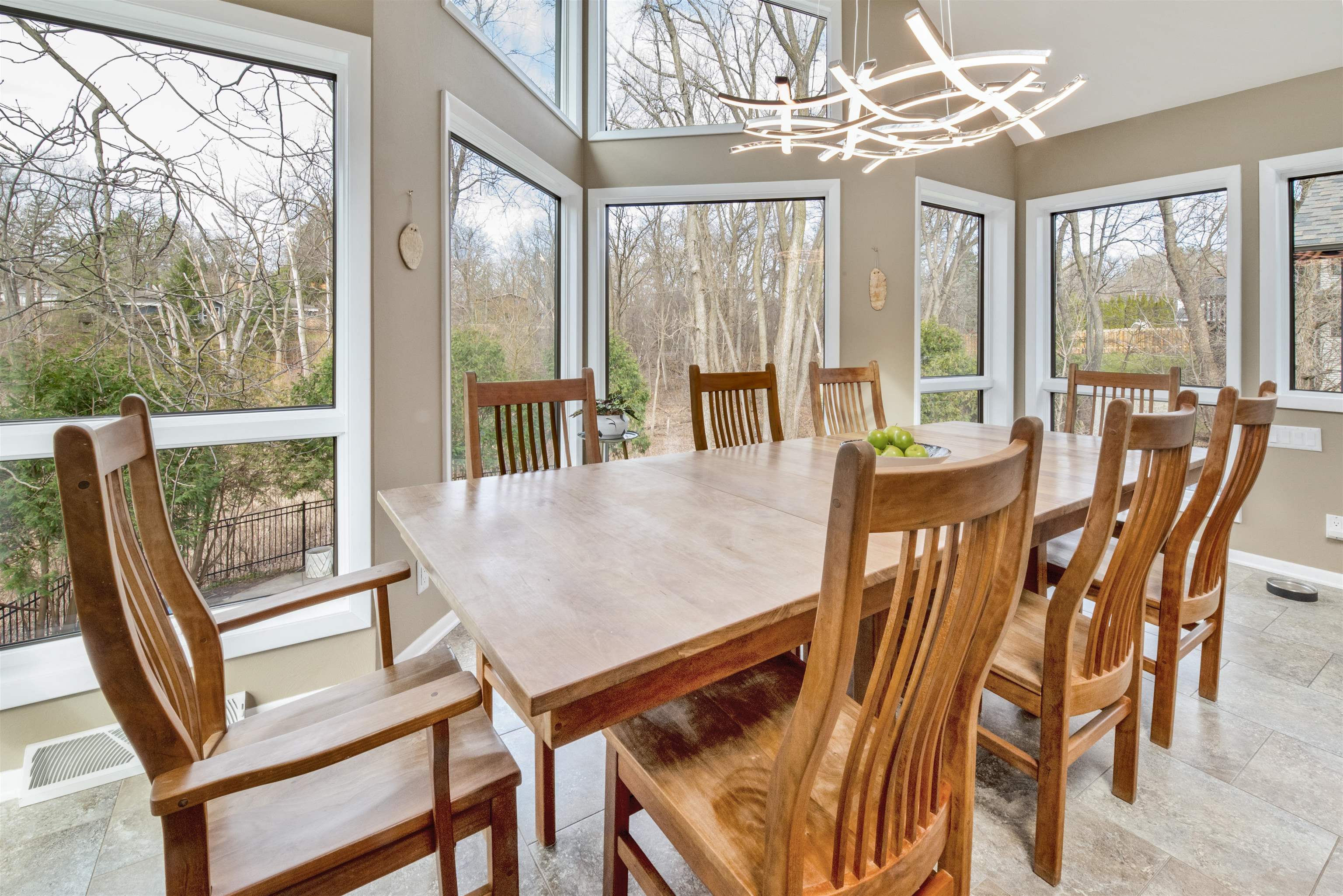 828 Tamarack Way