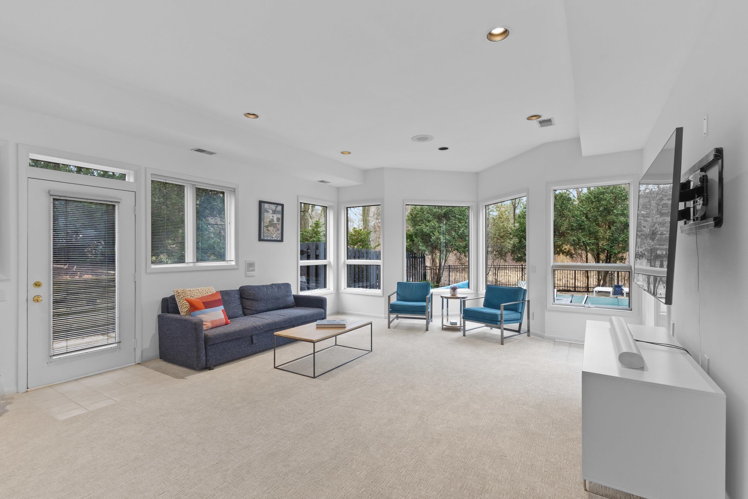 828 Tamarack Way