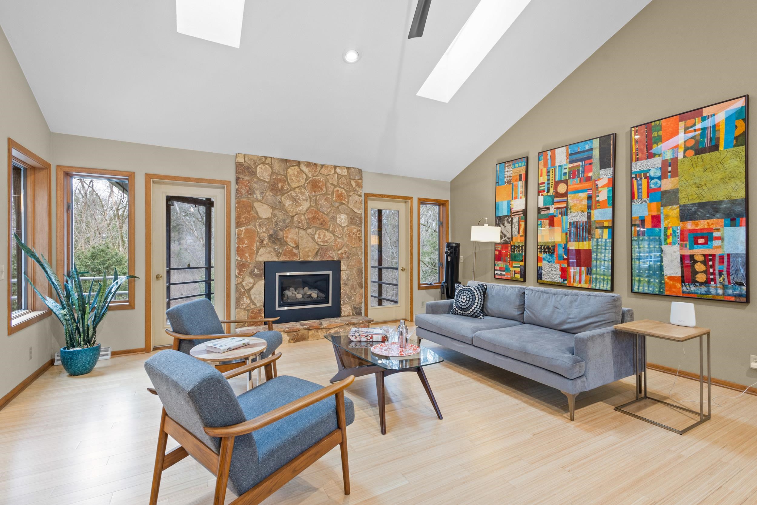 828 Tamarack Way