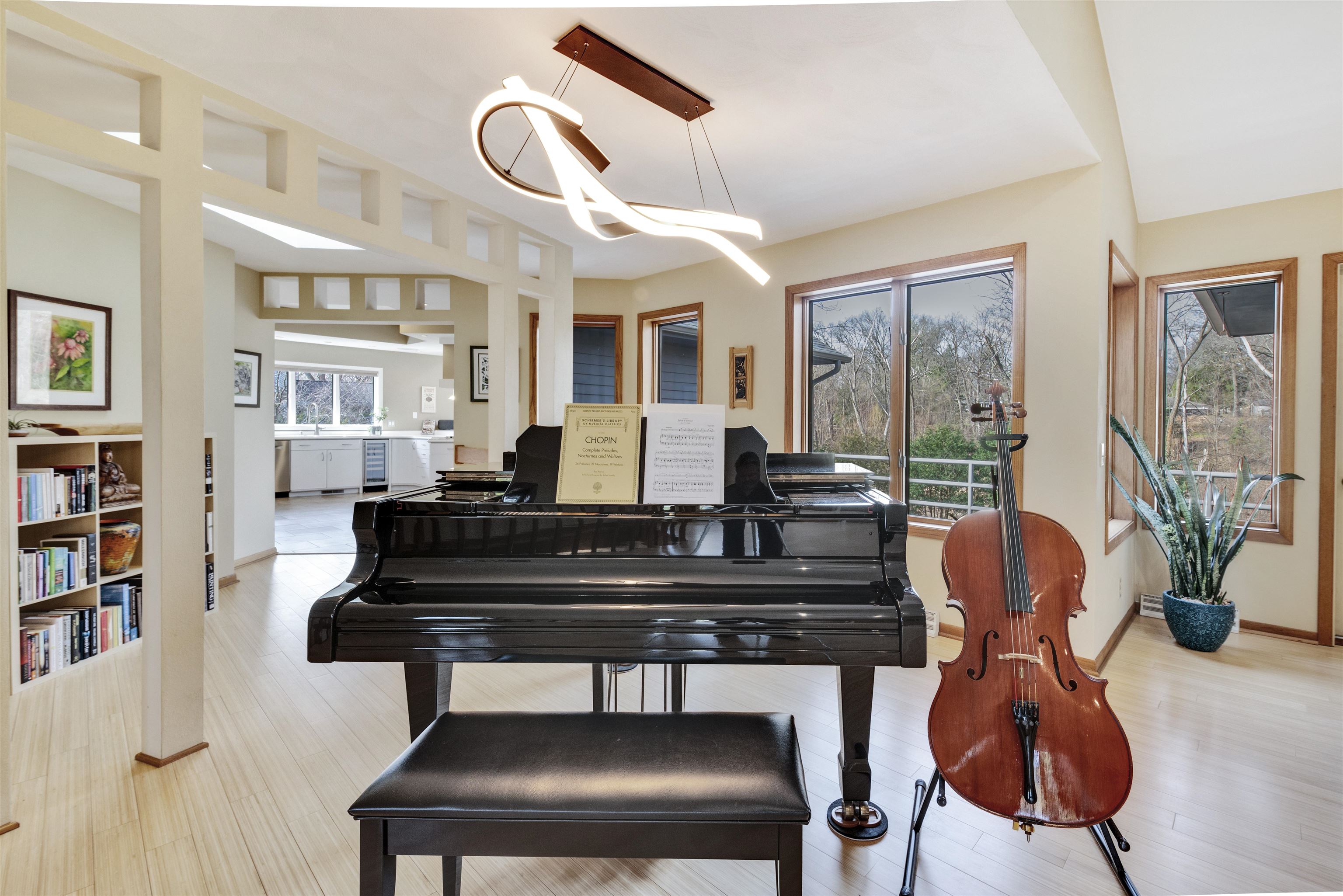 828 Tamarack Way