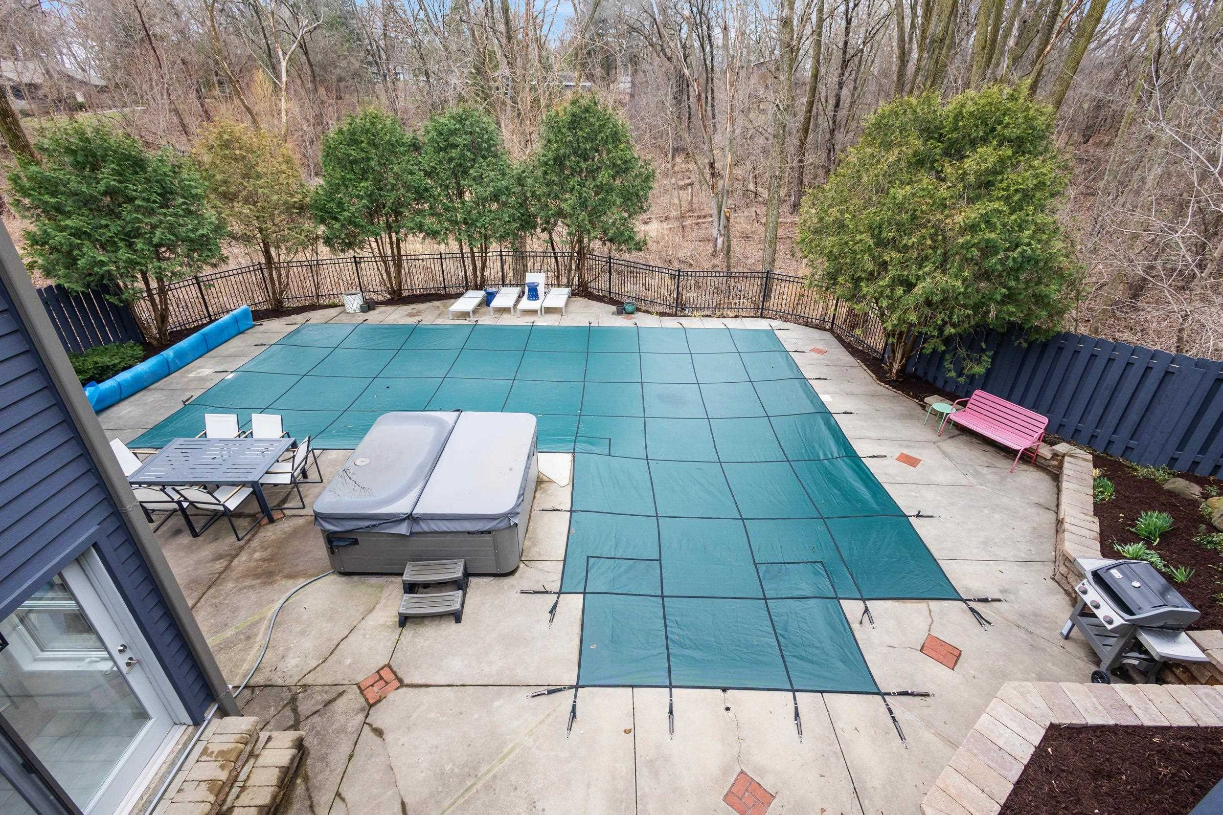 828 Tamarack Way