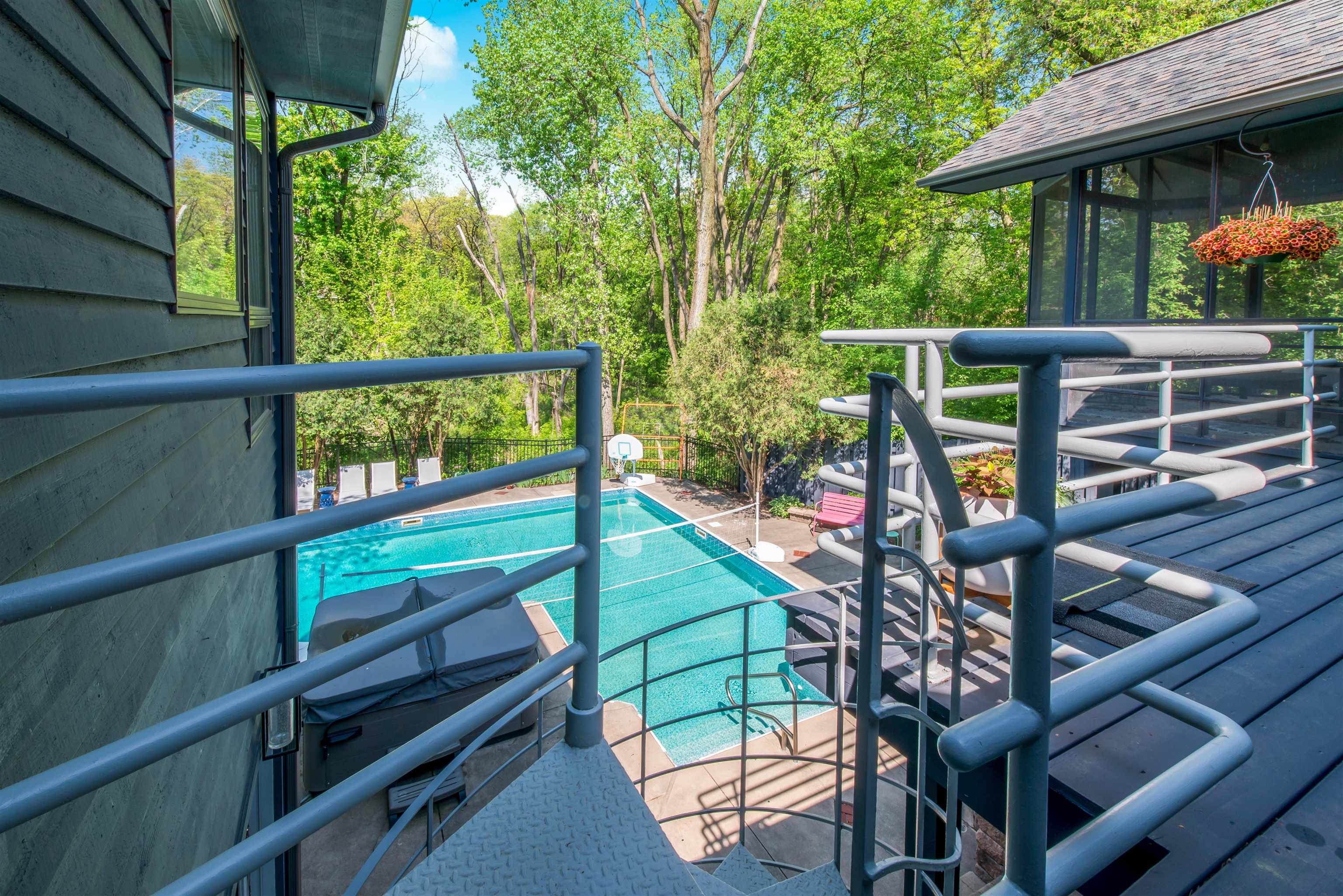 828 Tamarack Way