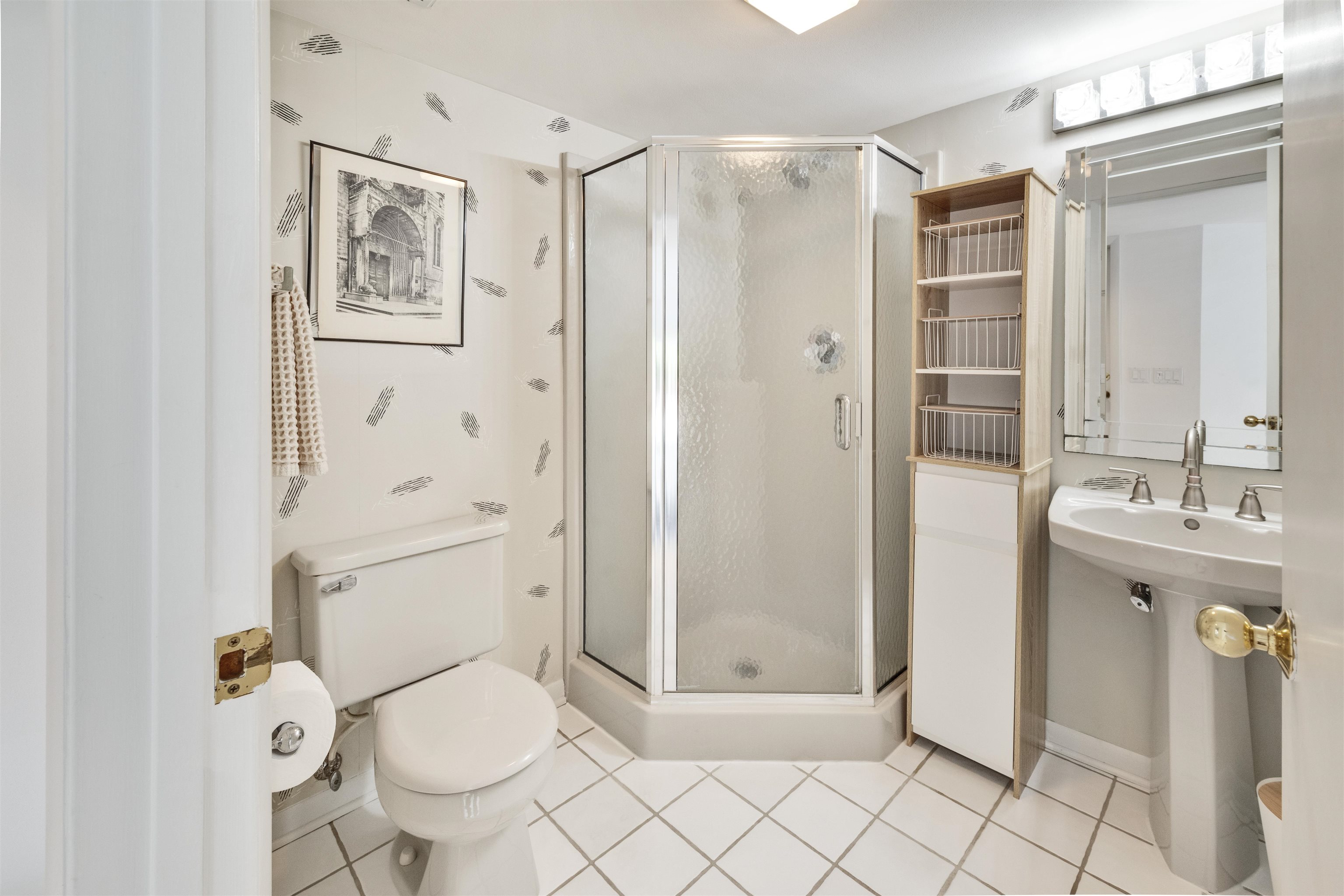828 Tamarack Way