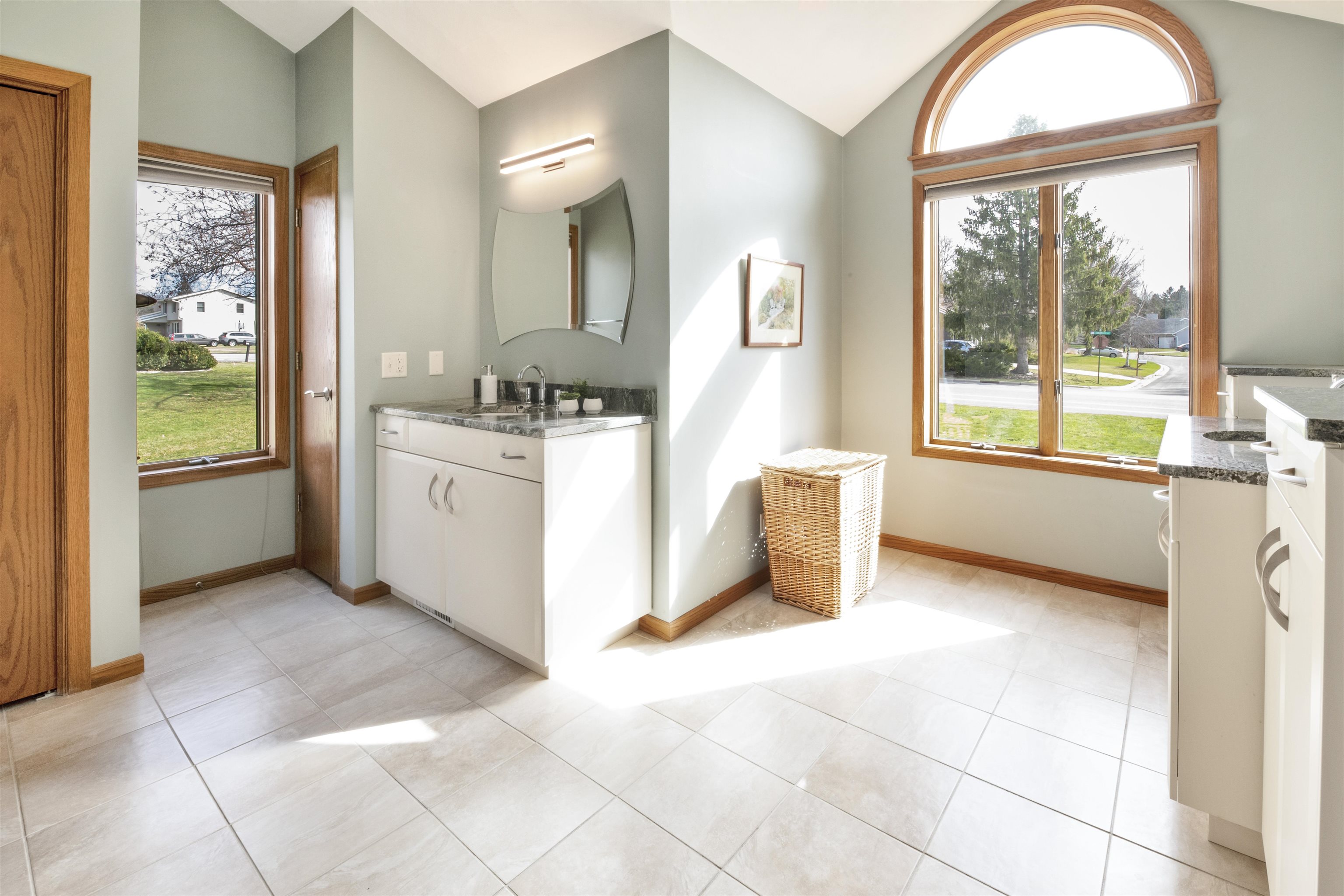828 Tamarack Way
