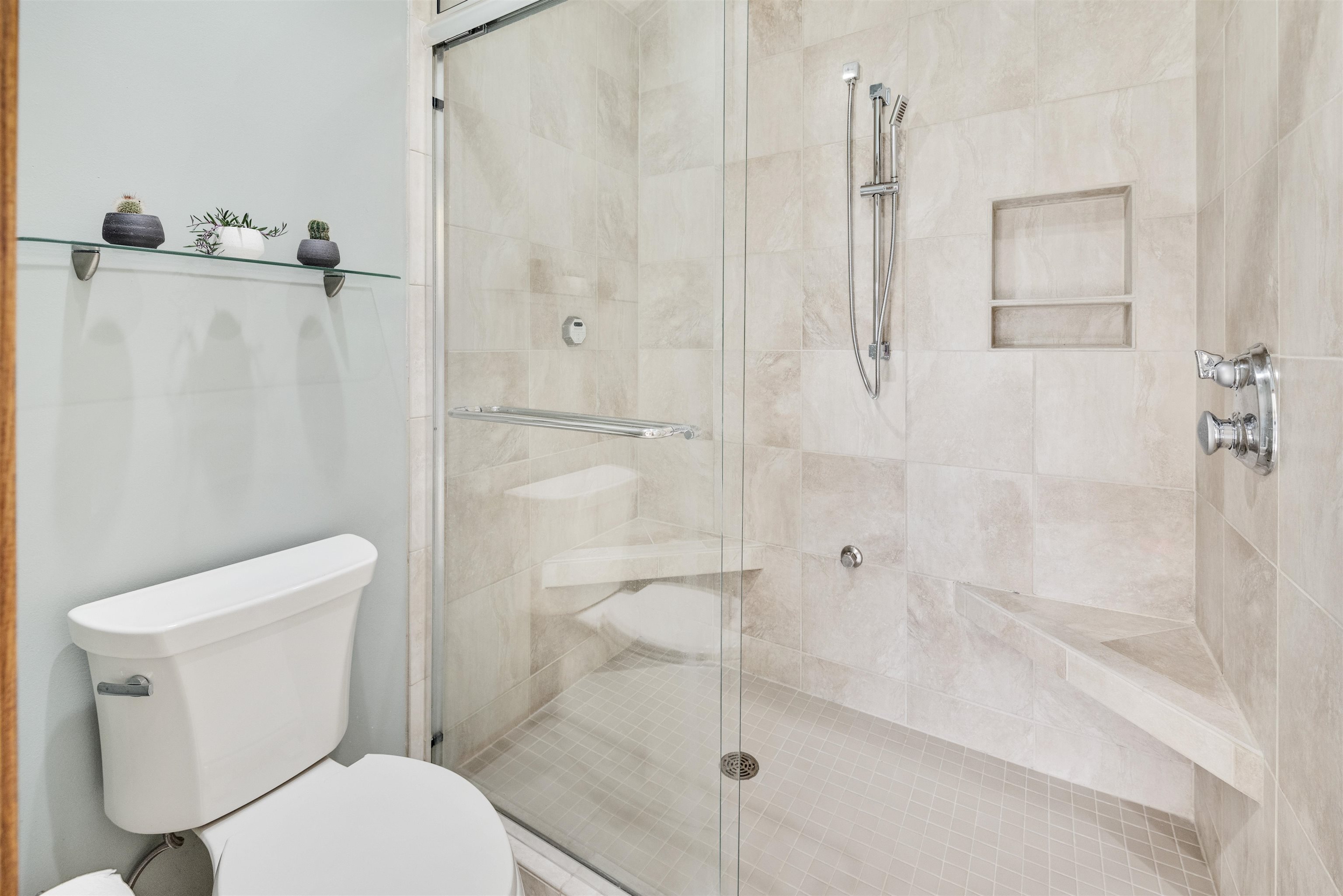 828 Tamarack Way