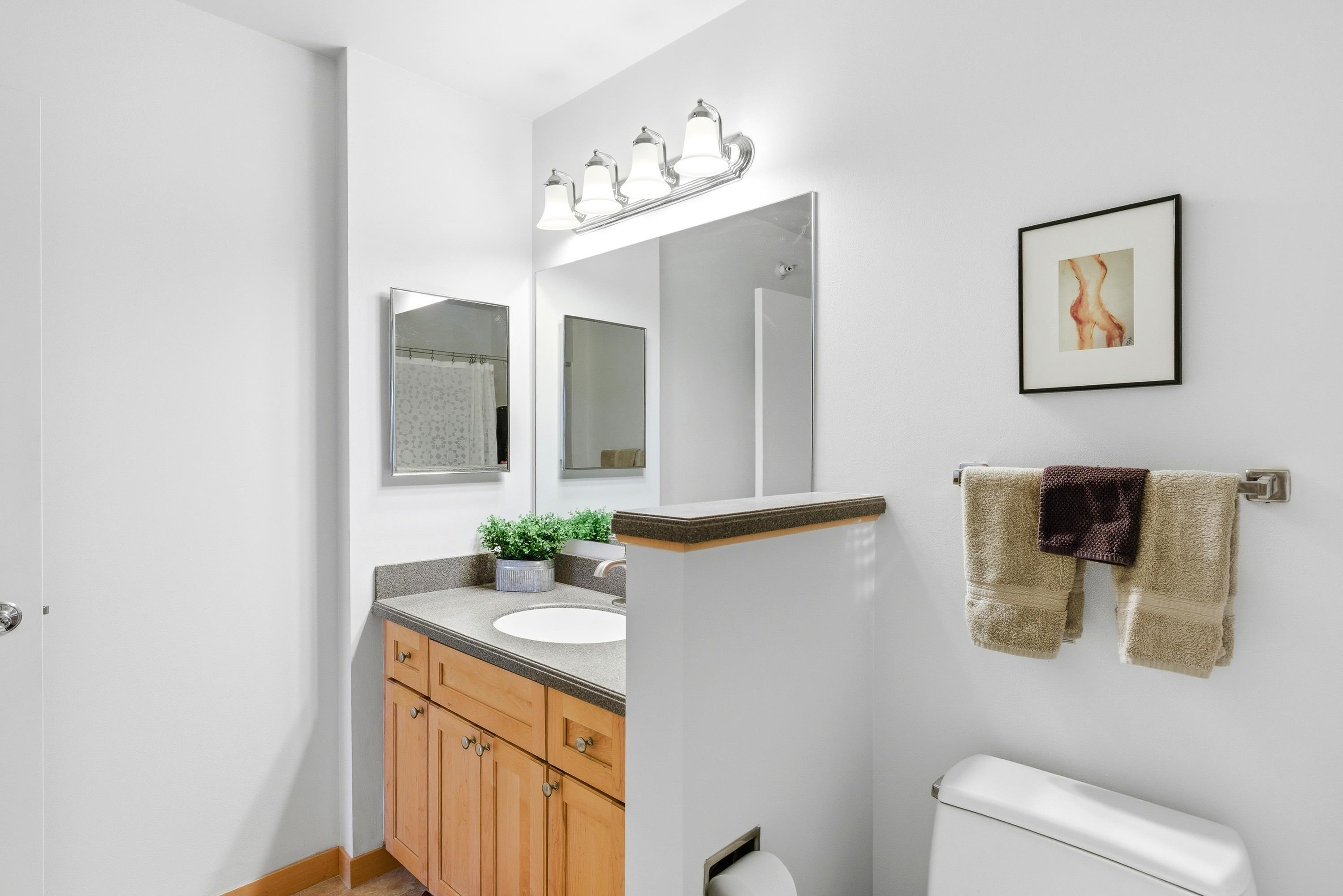 360 W Washington Avenue Unit: 403