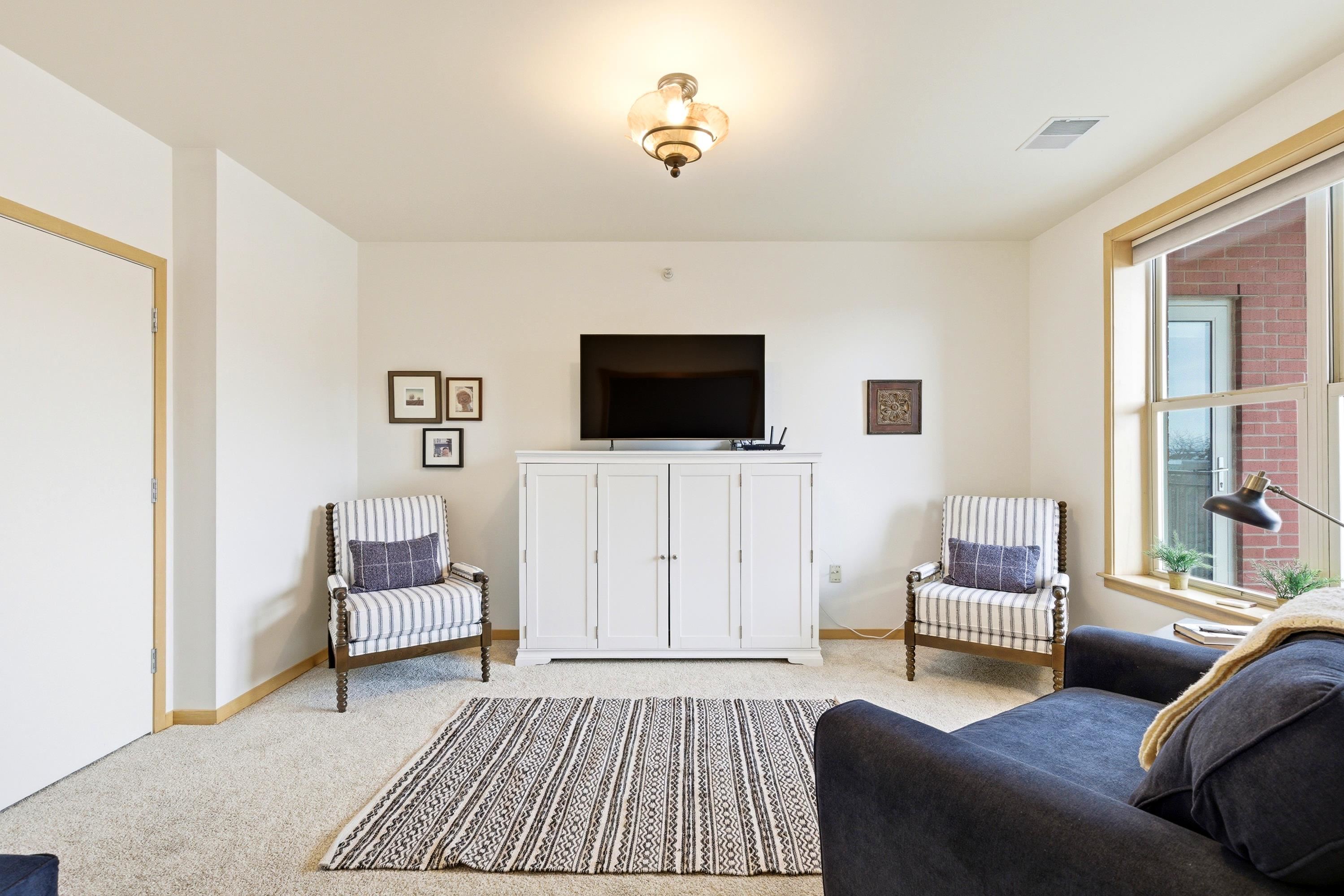 360 W Washington Avenue Unit: 403
