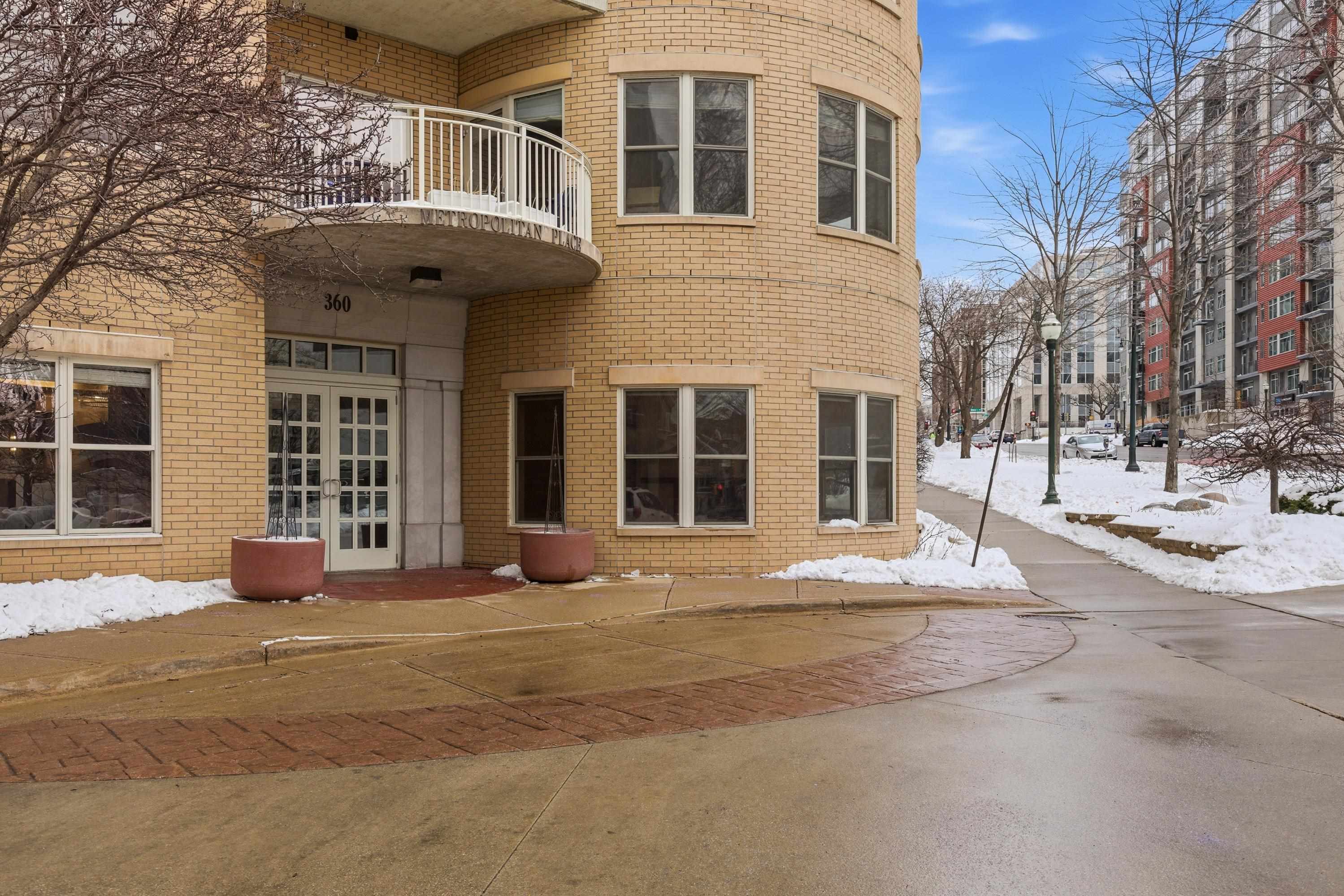 360 W Washington Avenue Unit: 403