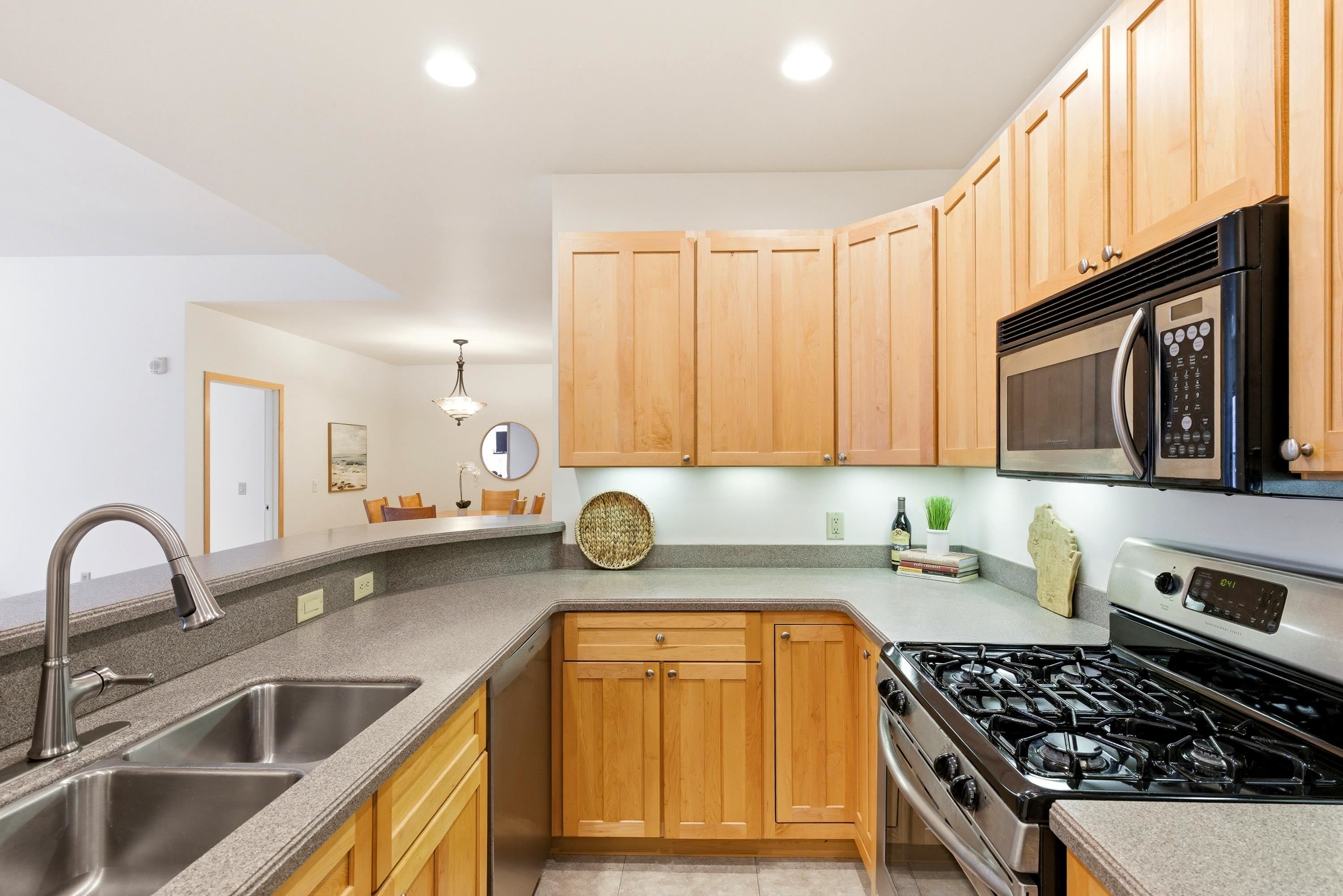 360 W Washington Avenue Unit: 403