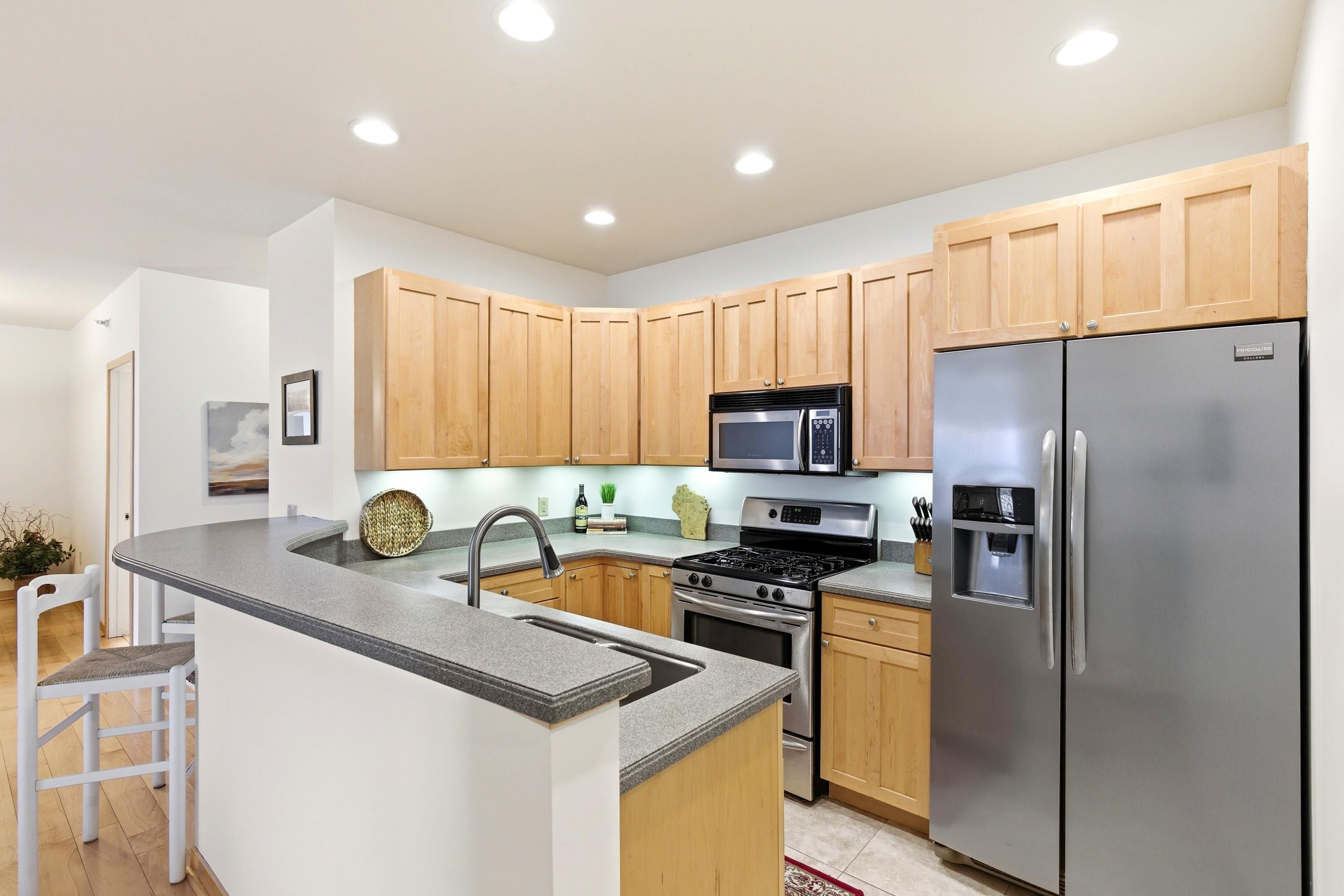 360 W Washington Avenue Unit: 403
