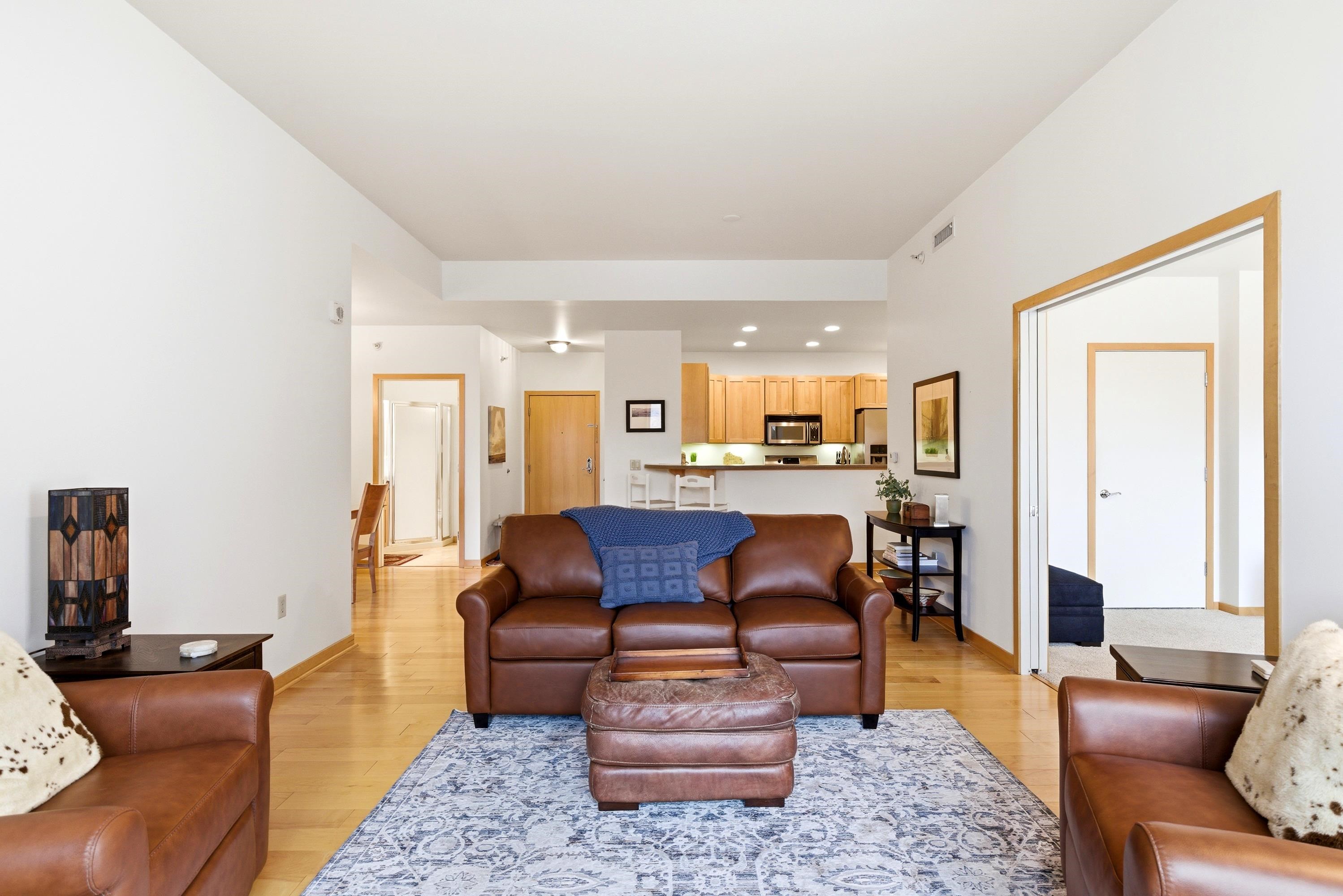 360 W Washington Avenue Unit: 403