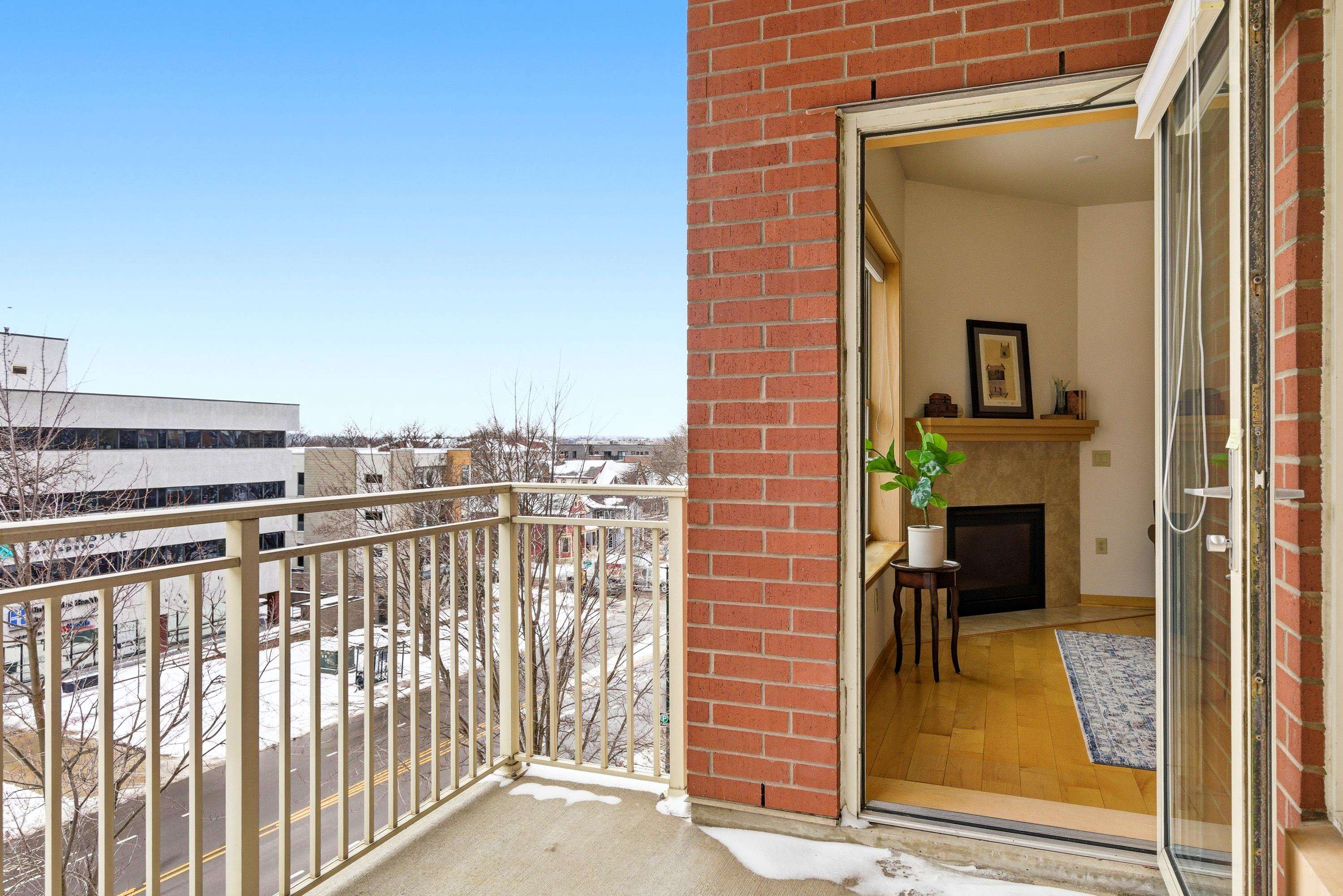 360 W Washington Avenue Unit: 403