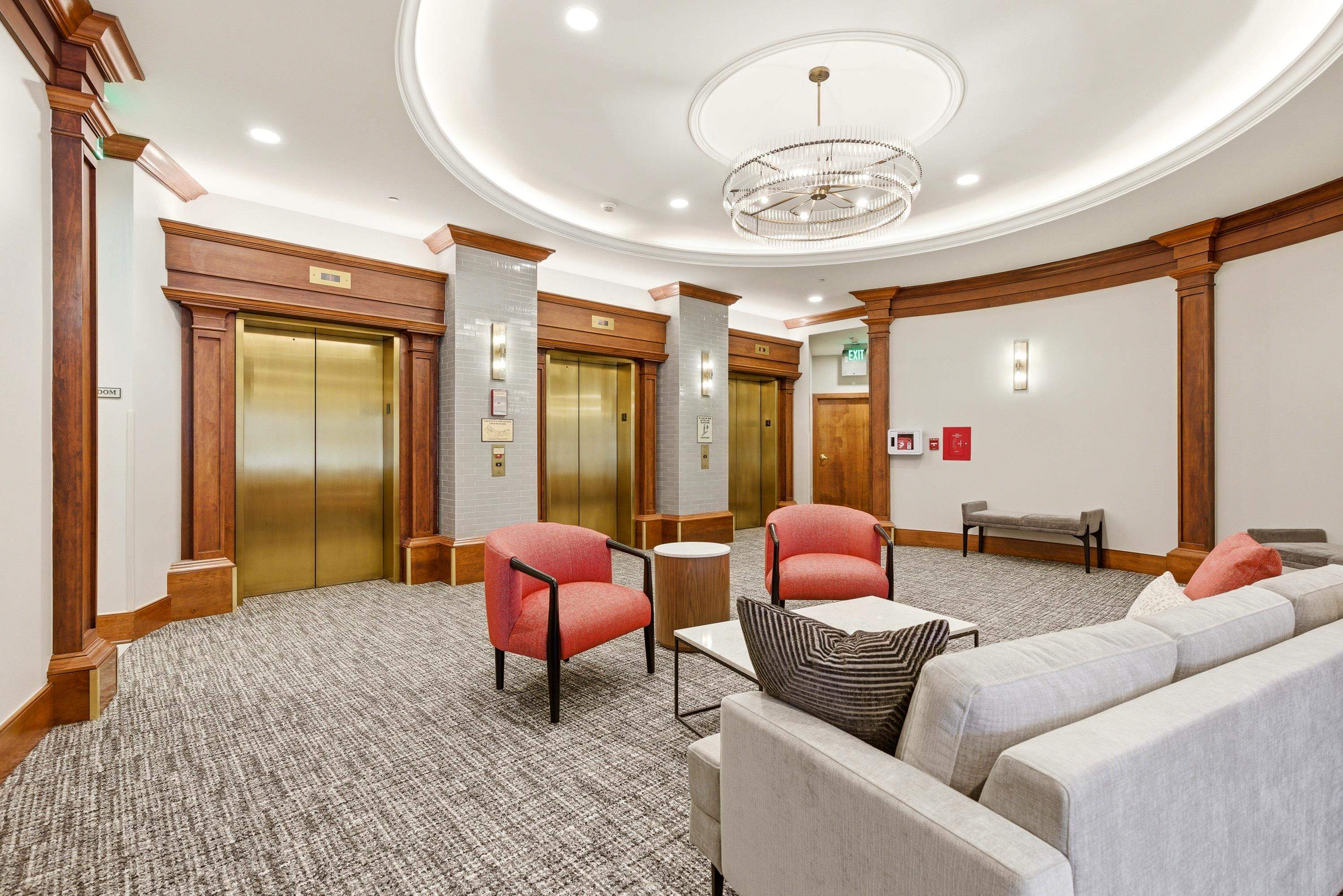 360 W Washington Avenue Unit: 403