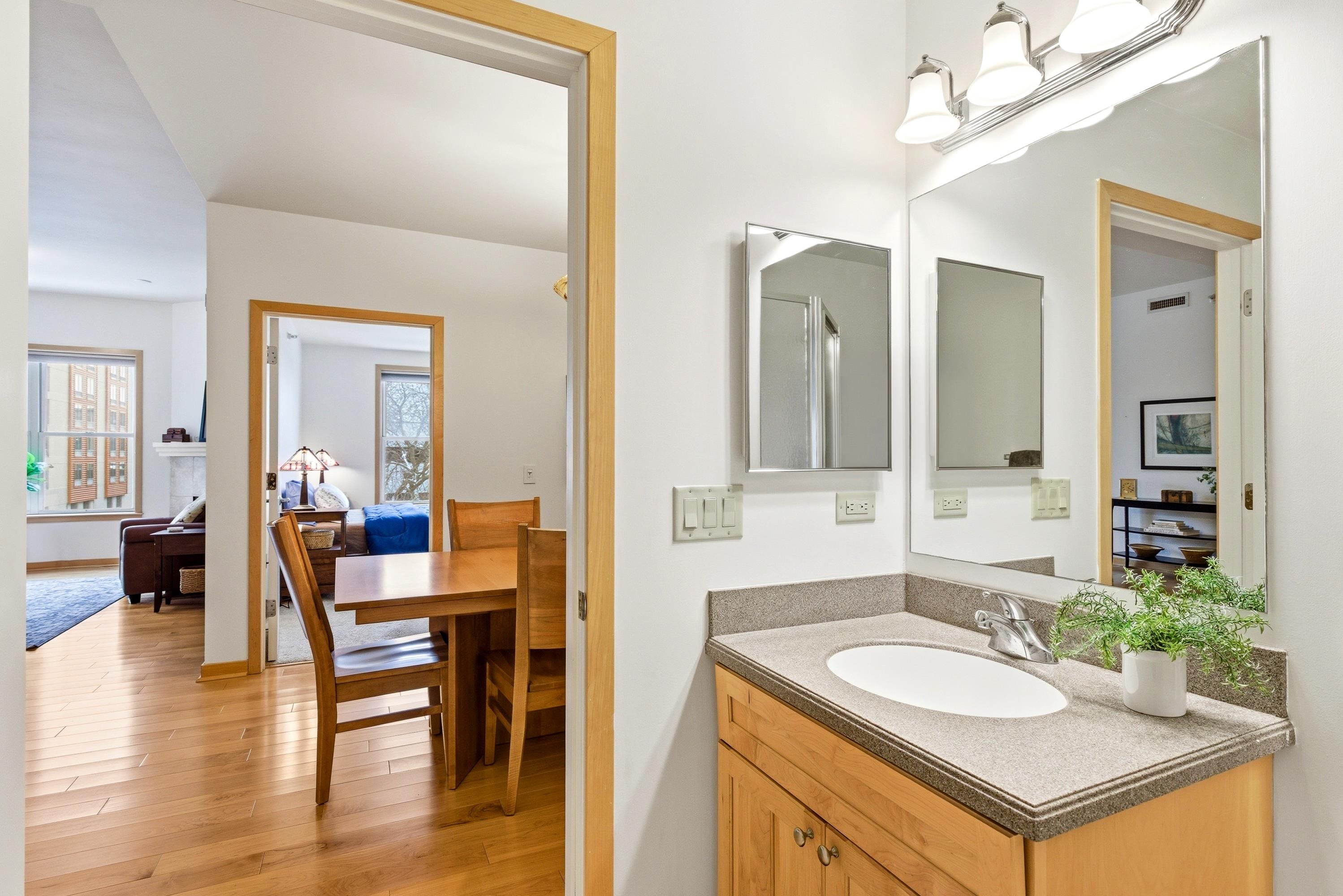 360 W Washington Avenue Unit: 403