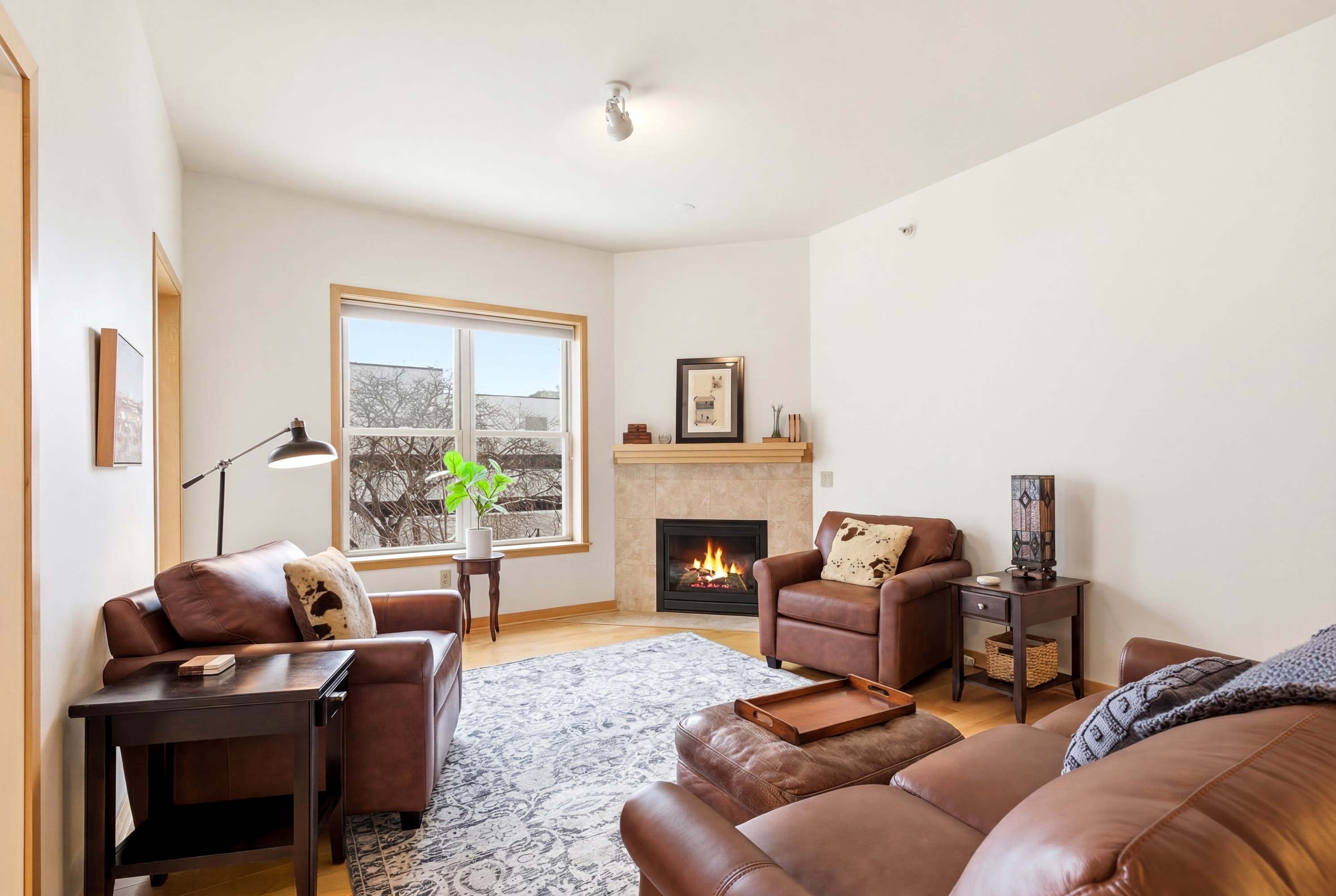 360 W Washington Avenue Unit: 403