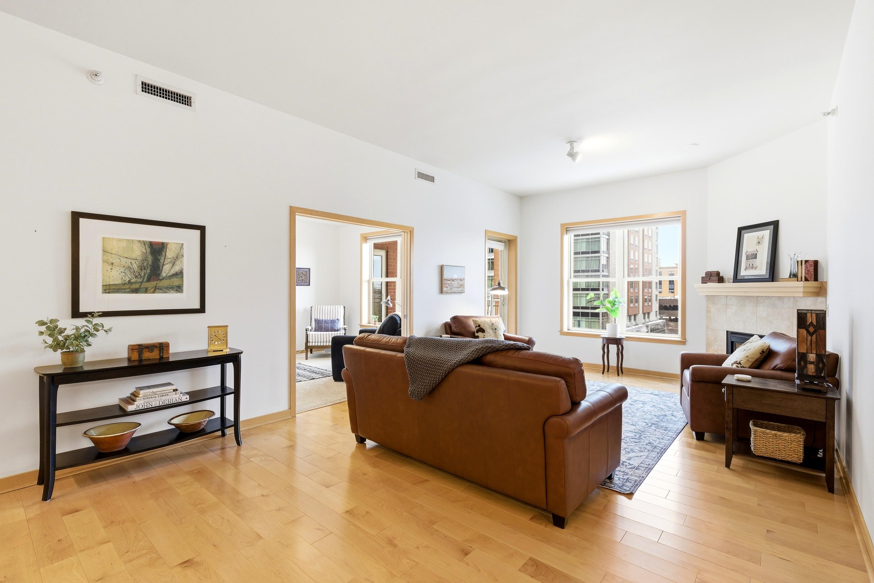 360 W Washington Avenue Unit: 403