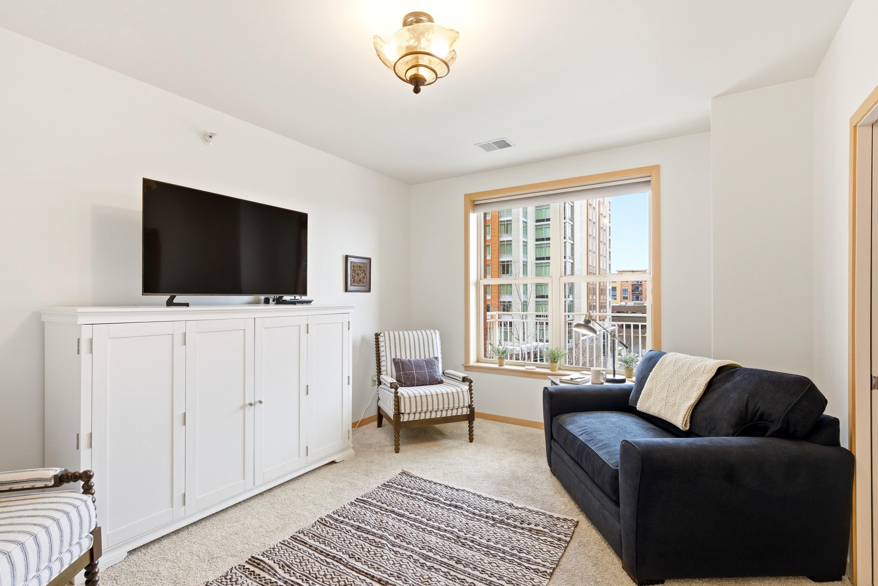 360 W Washington Avenue Unit: 403