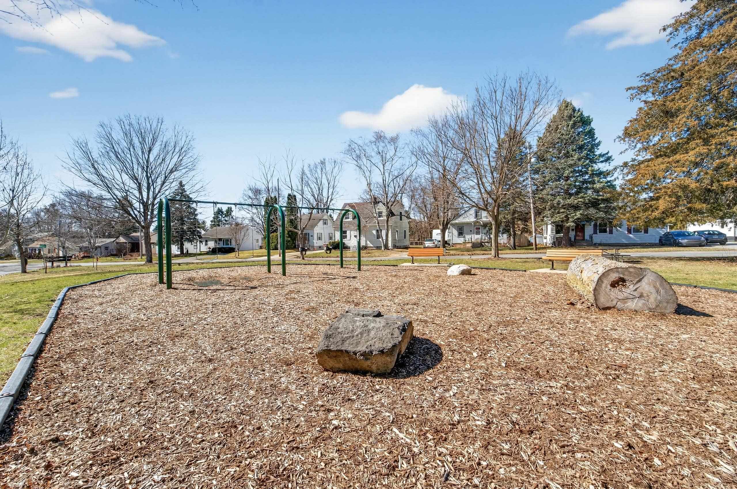 1402 Farragut Street