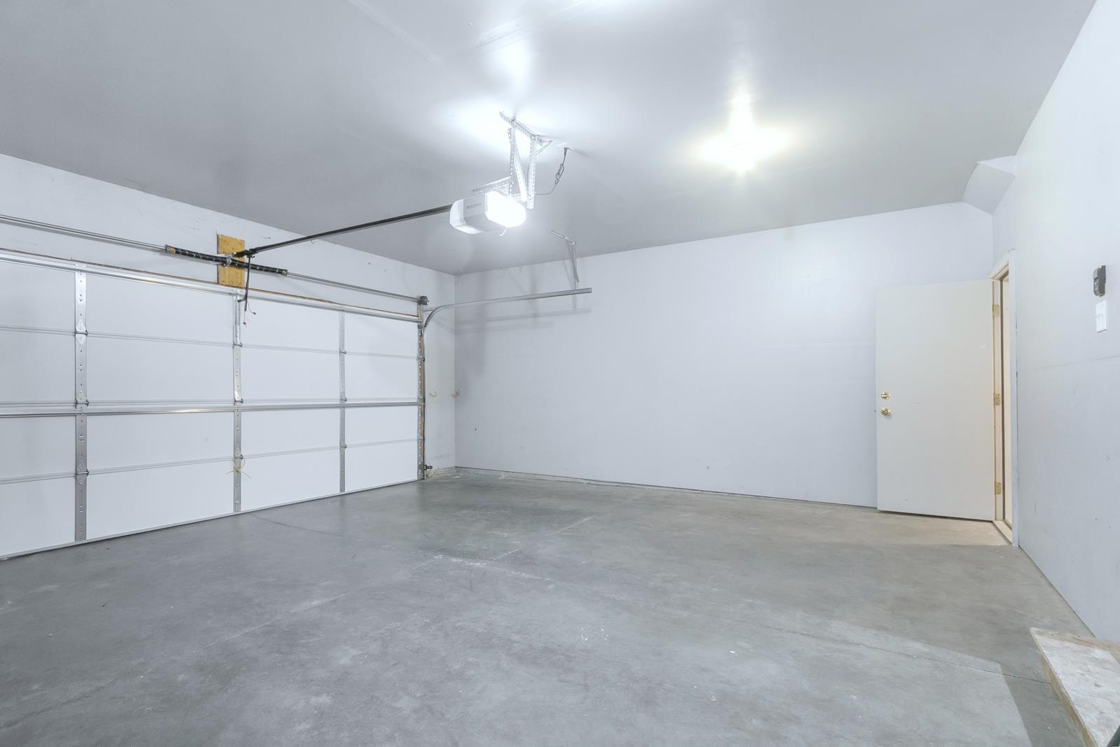 2414 Commercial Avenue