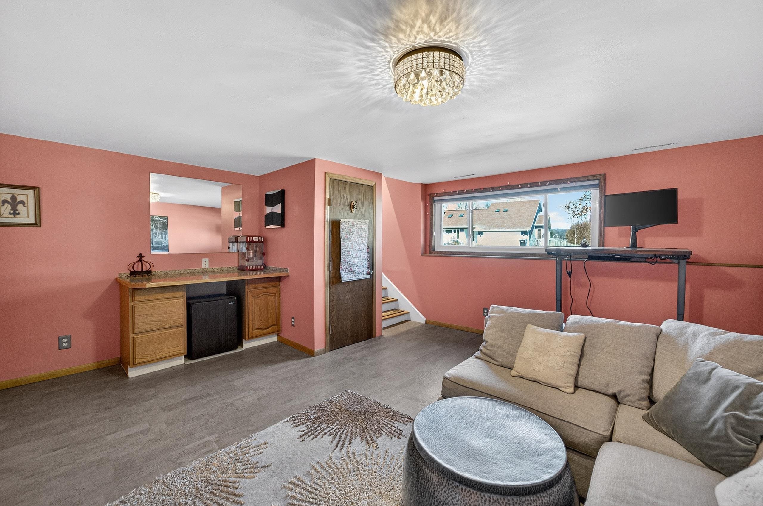 7115 Spring Hill Drive