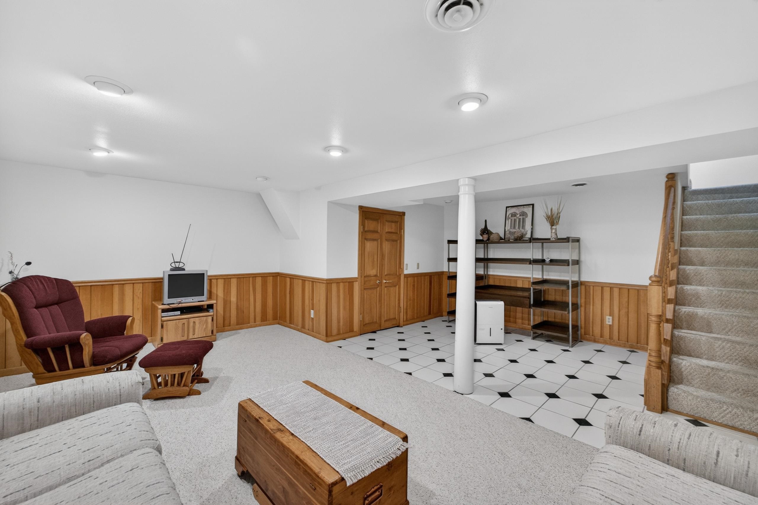 5909 Meadowood Drive