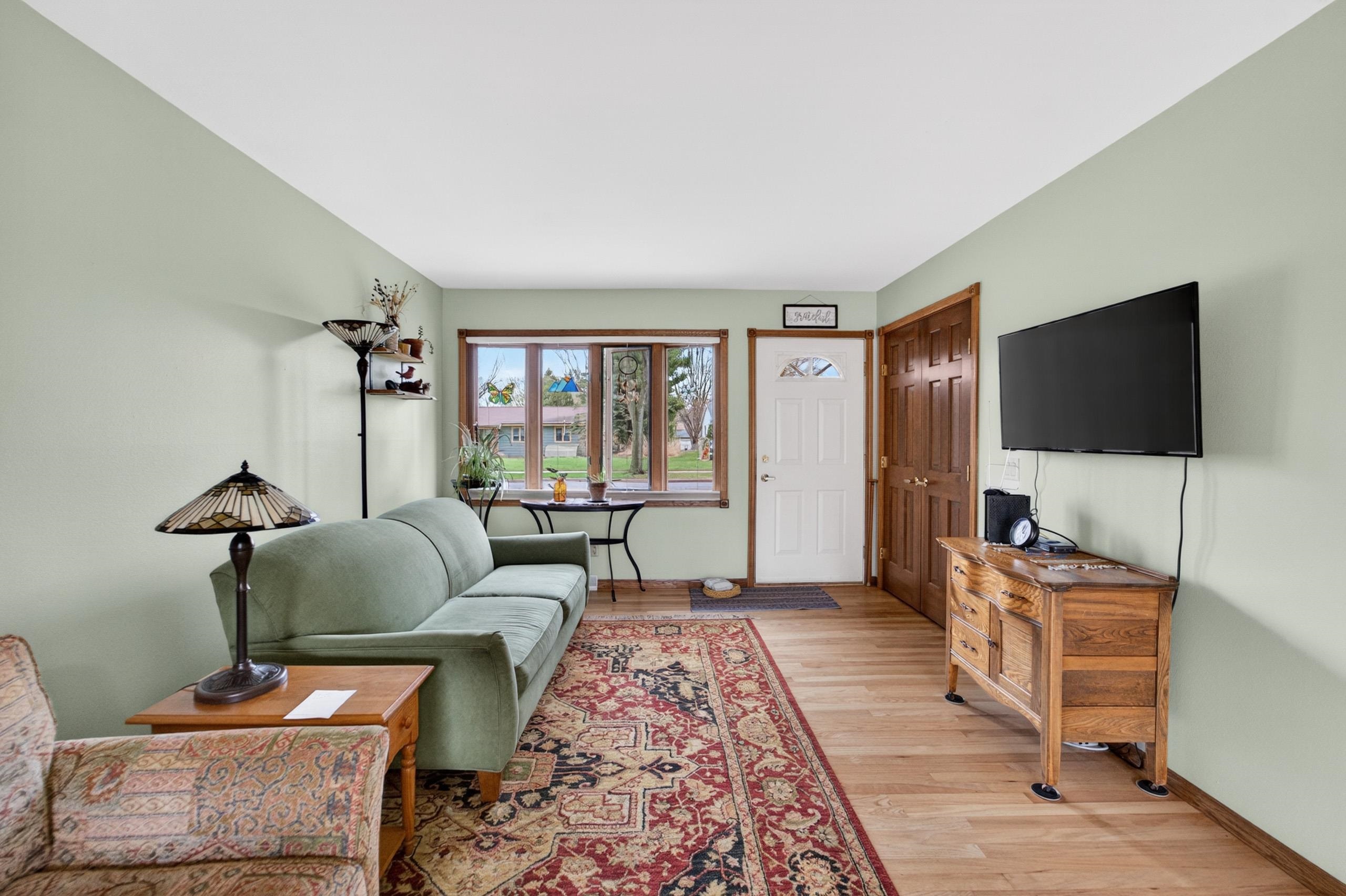 5909 Meadowood Drive