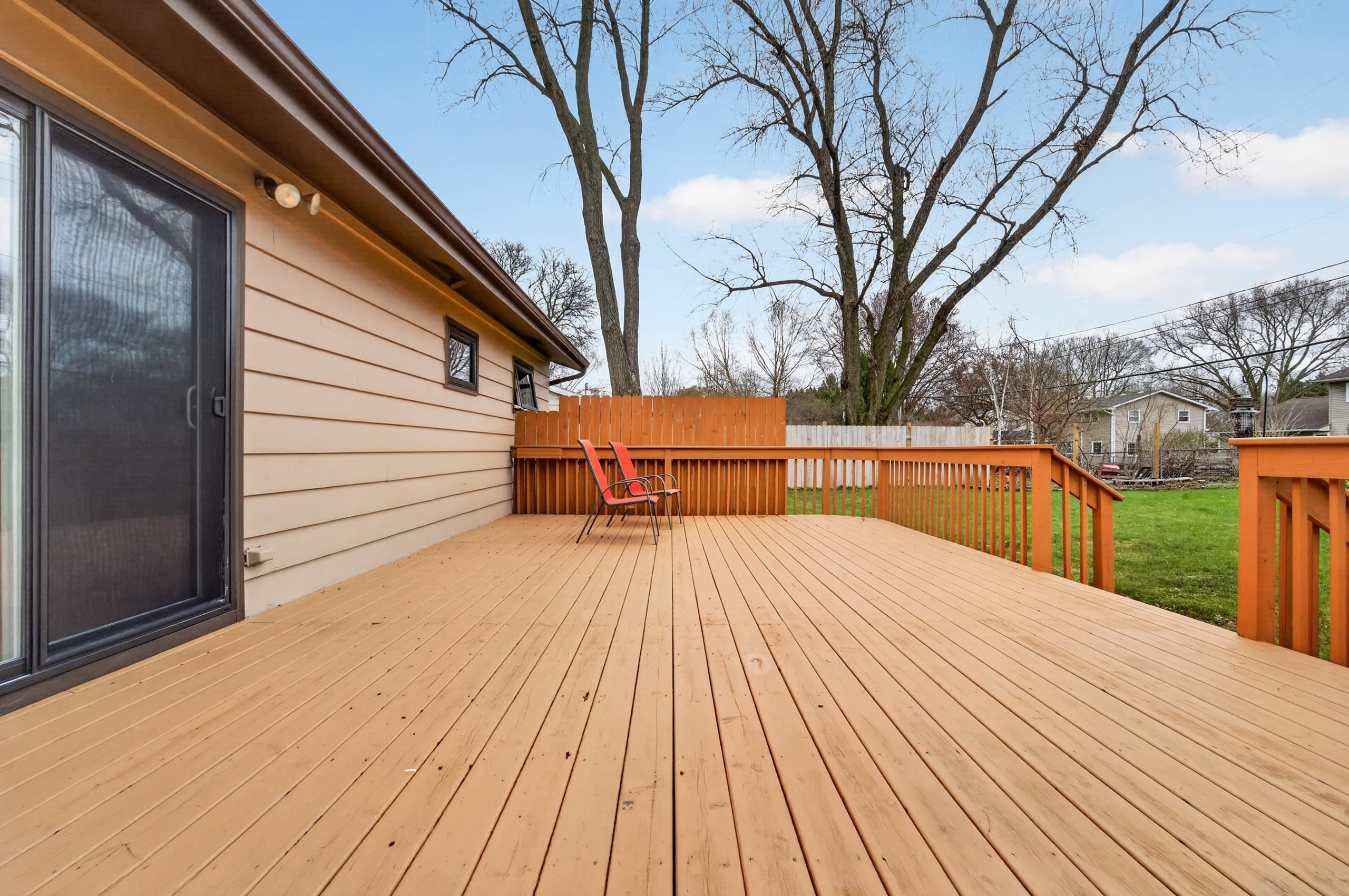 5909 Meadowood Drive