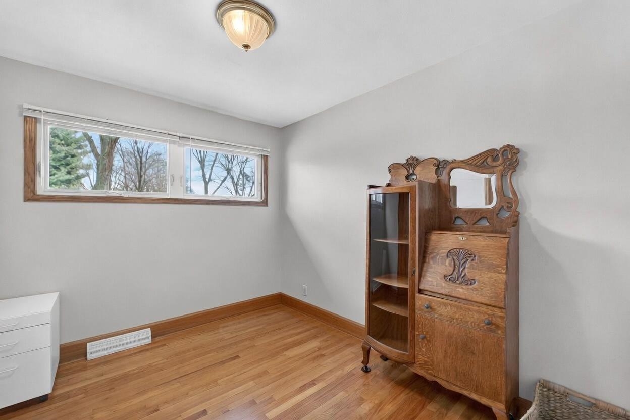 5909 Meadowood Drive