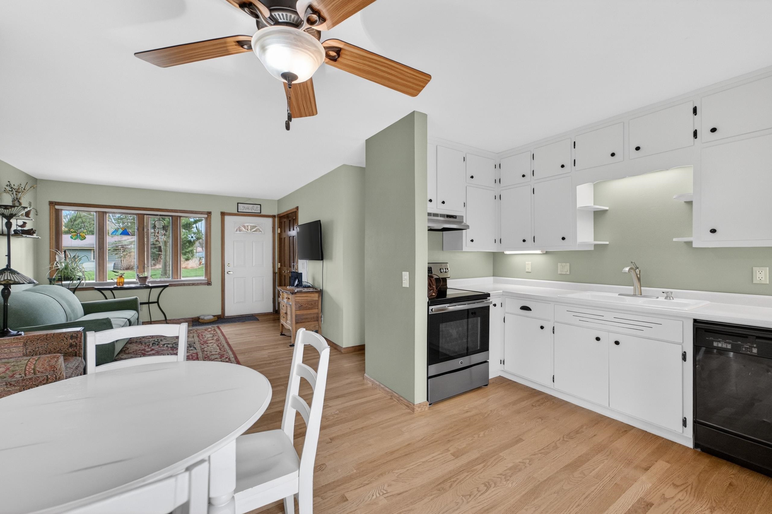 5909 Meadowood Drive