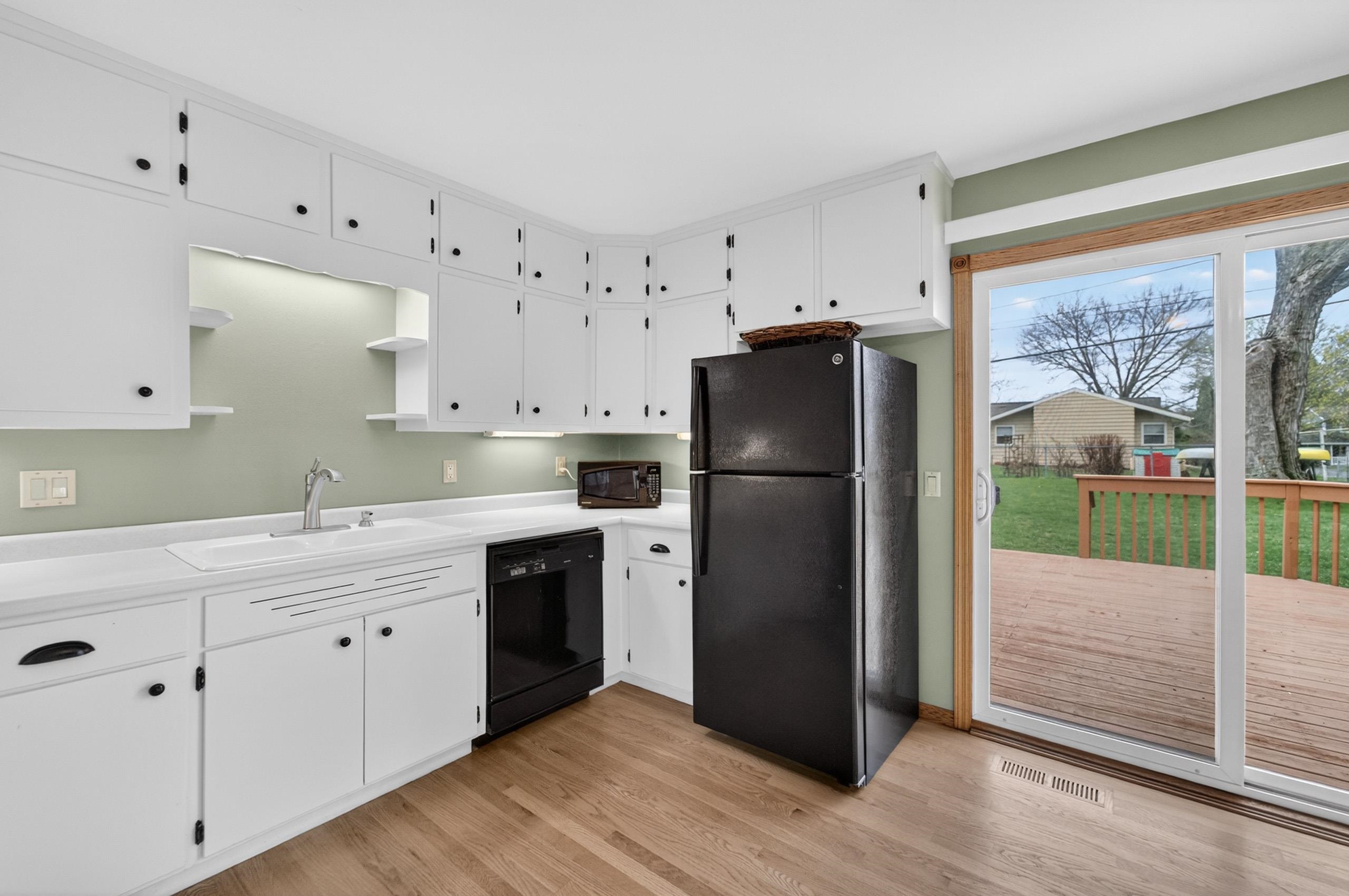 5909 Meadowood Drive