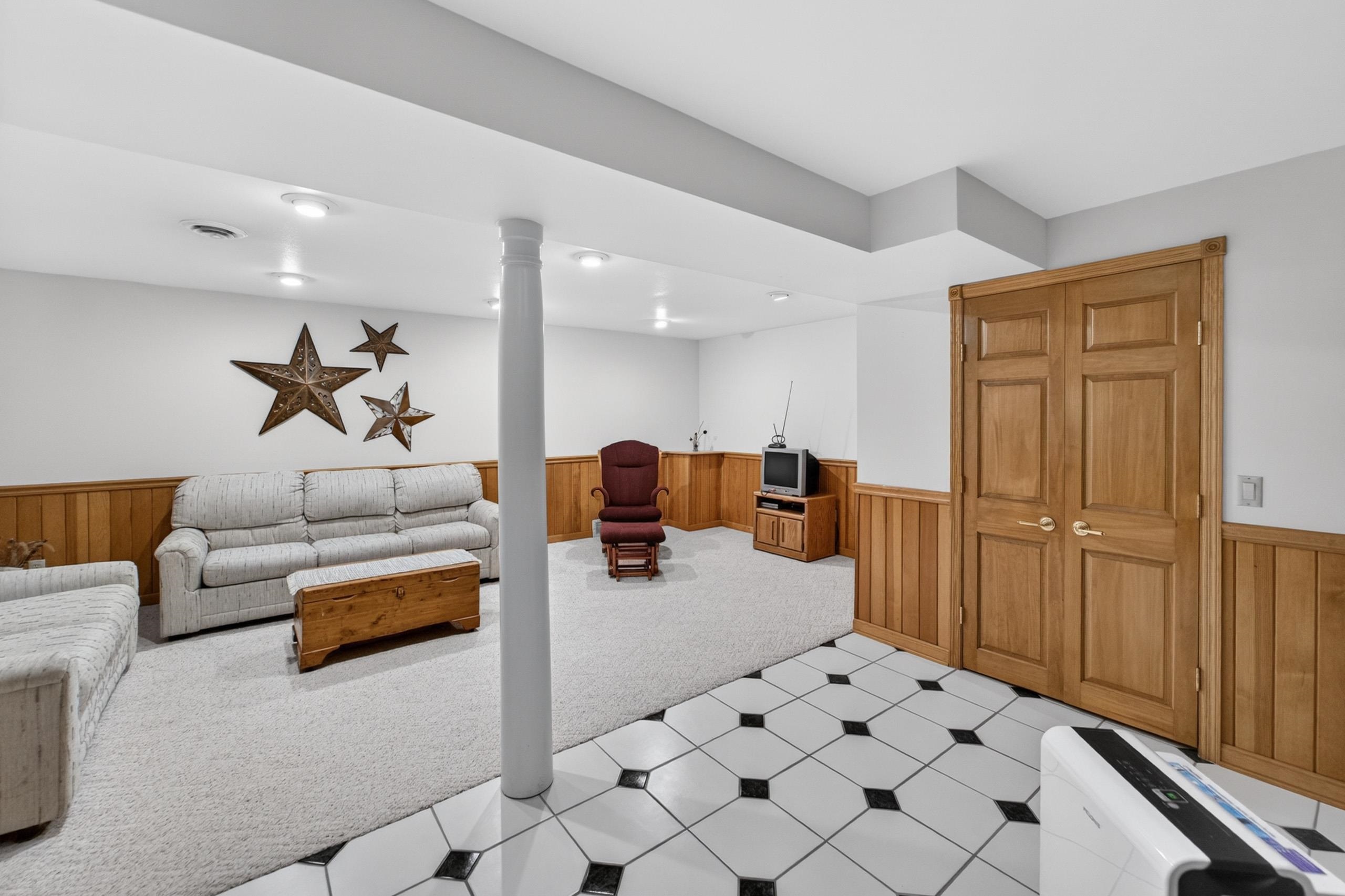 5909 Meadowood Drive